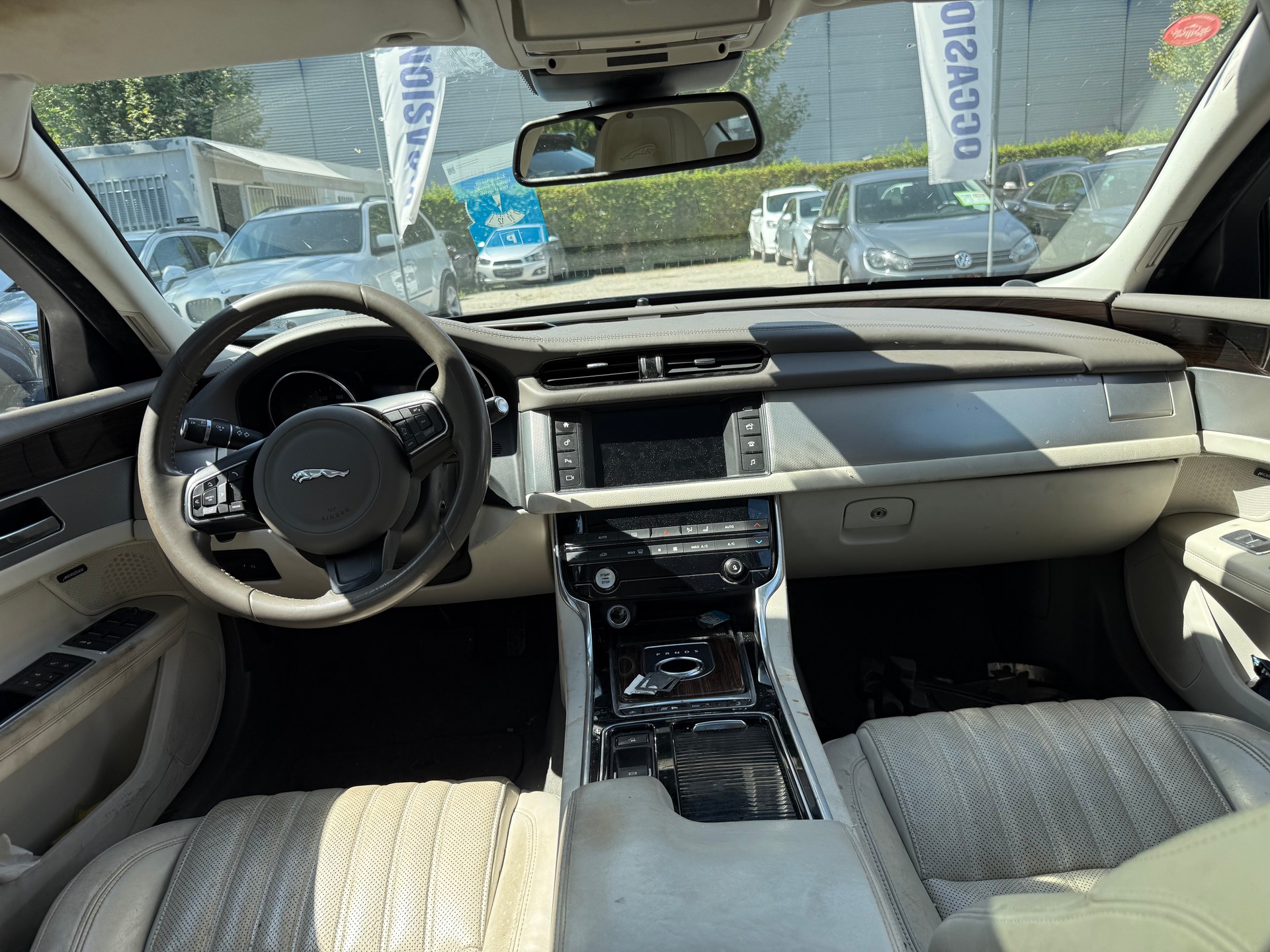JAGUAR XF 20d R-Sport Automatic-image-7