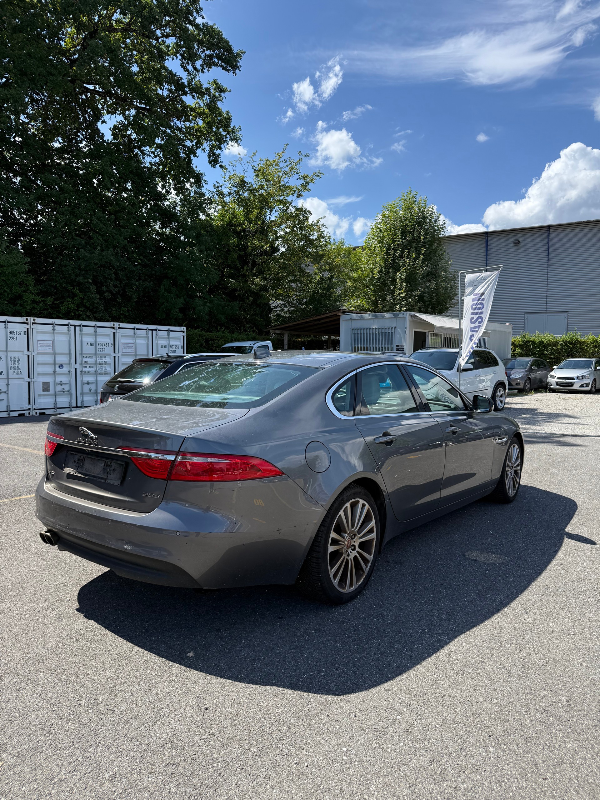 JAGUAR XF 20d R-Sport Automatic-image-3