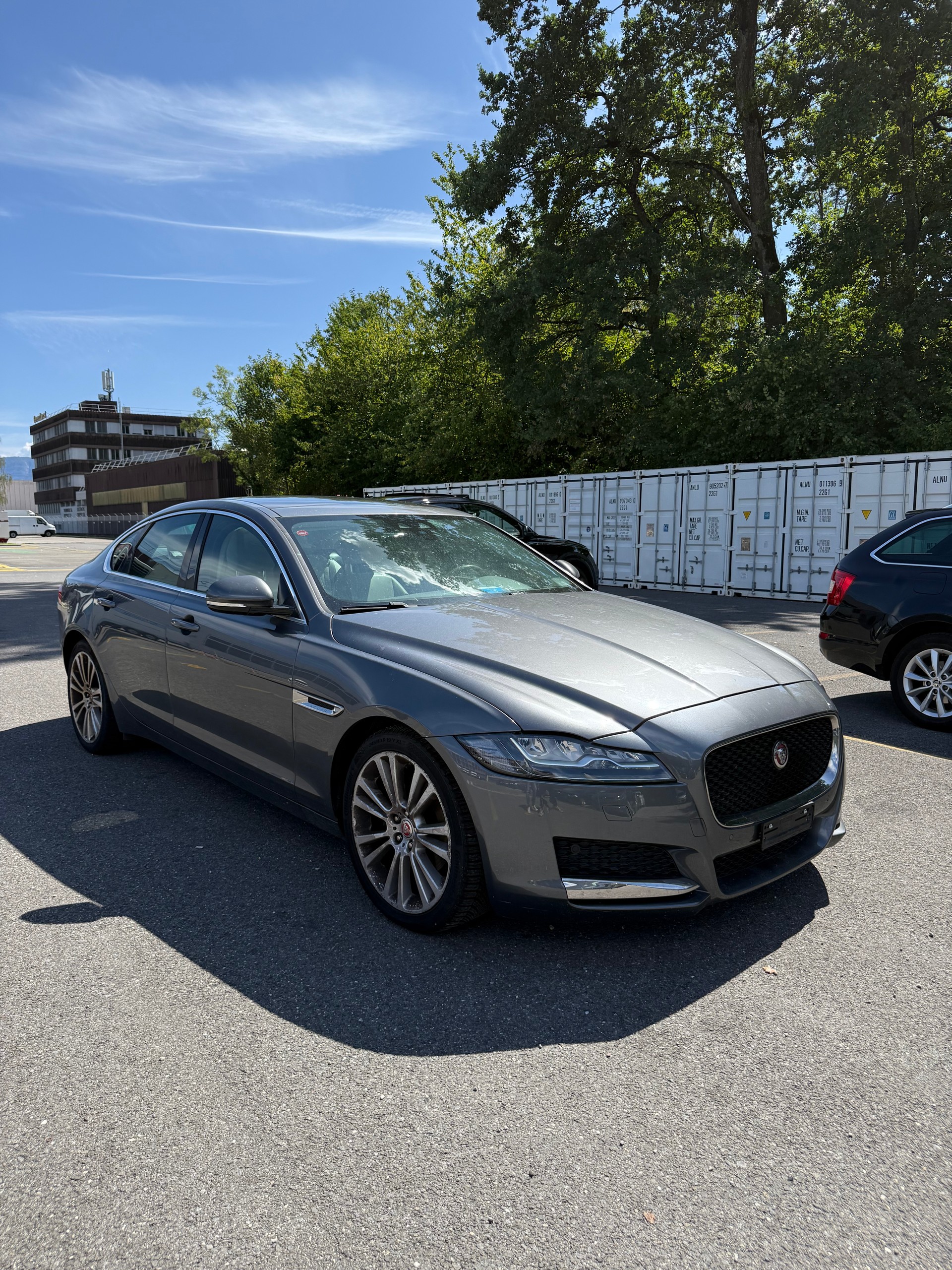 JAGUAR XF 20d R-Sport Automatic-image-5