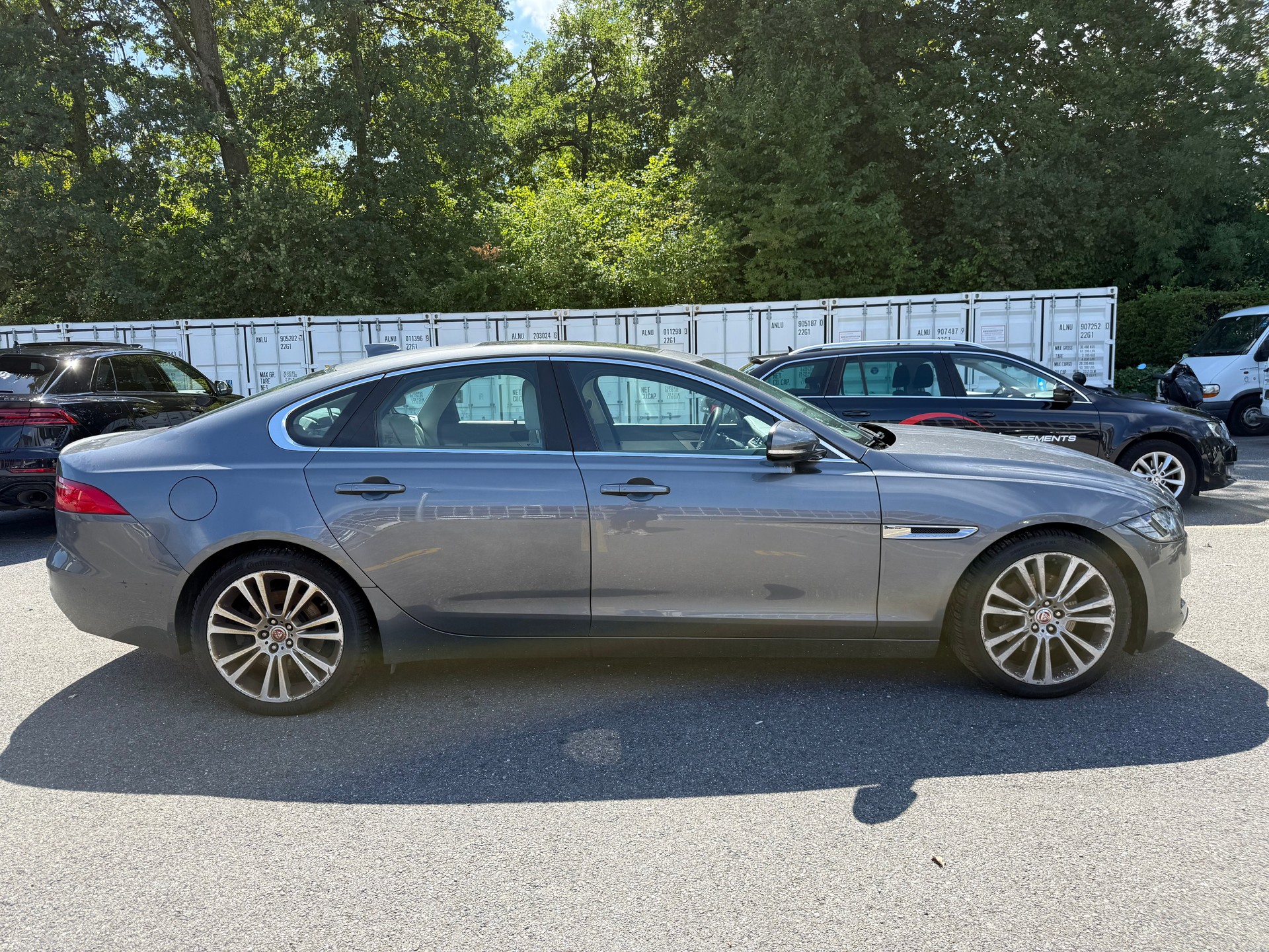 JAGUAR XF 20d R-Sport Automatic-image-4