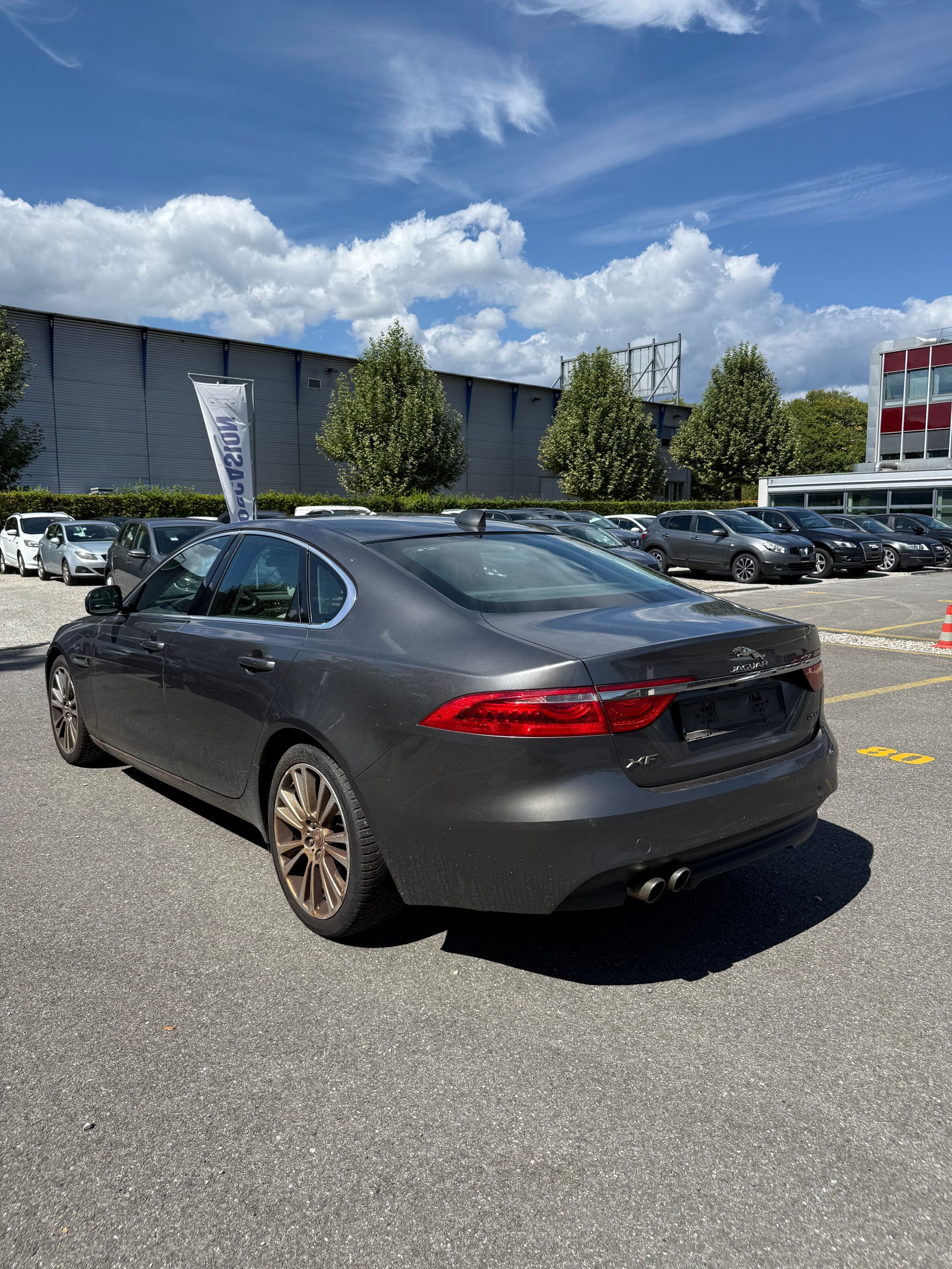 JAGUAR XF 20d R-Sport Automatic-image-2