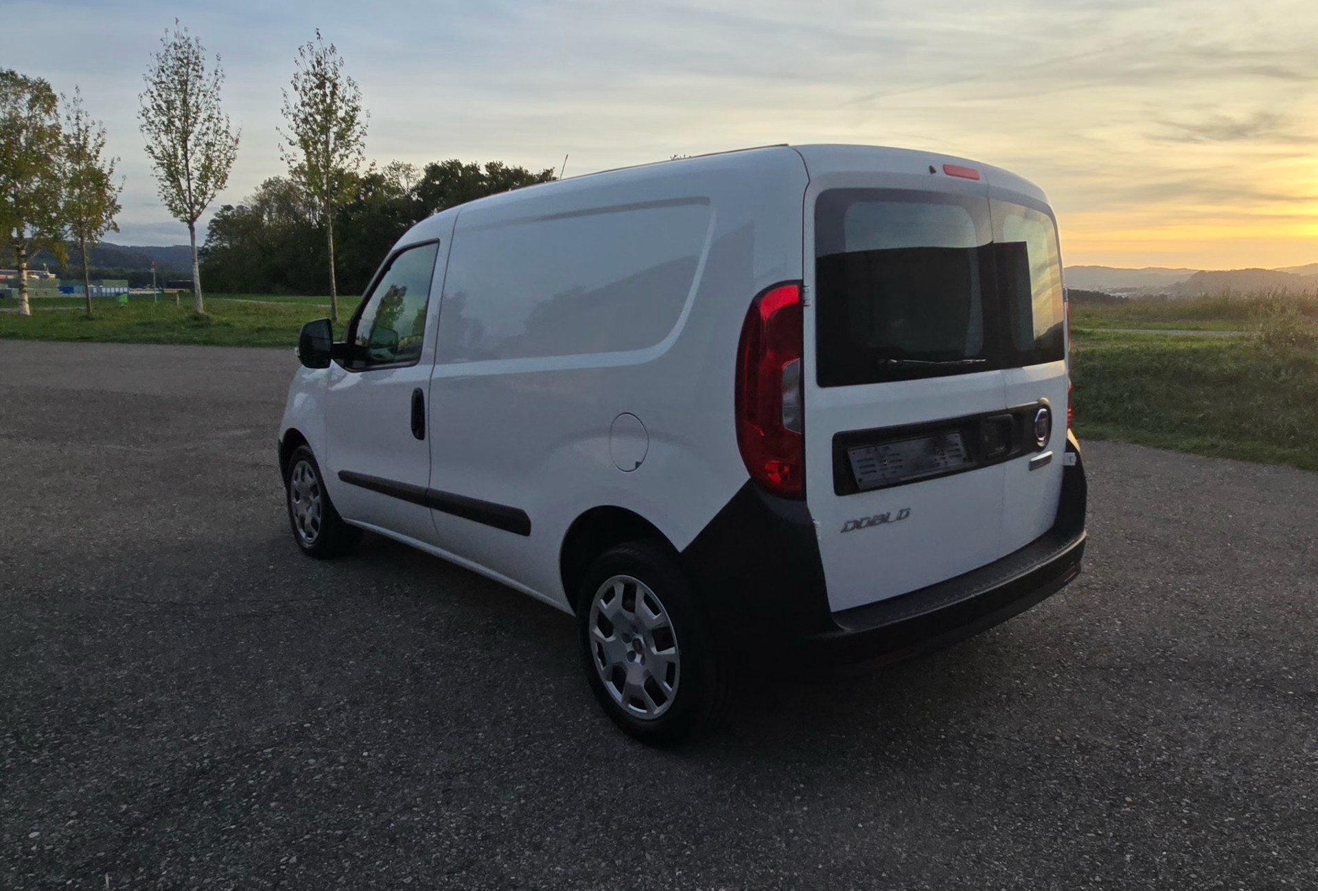 FIAT Doblò 1.4 MPI Cargo Easy Pro /// FRISCH AB MFK SERVICE INKL. Zahnriemen /// 8Fach Bereift ///3 Sitze///-image-4