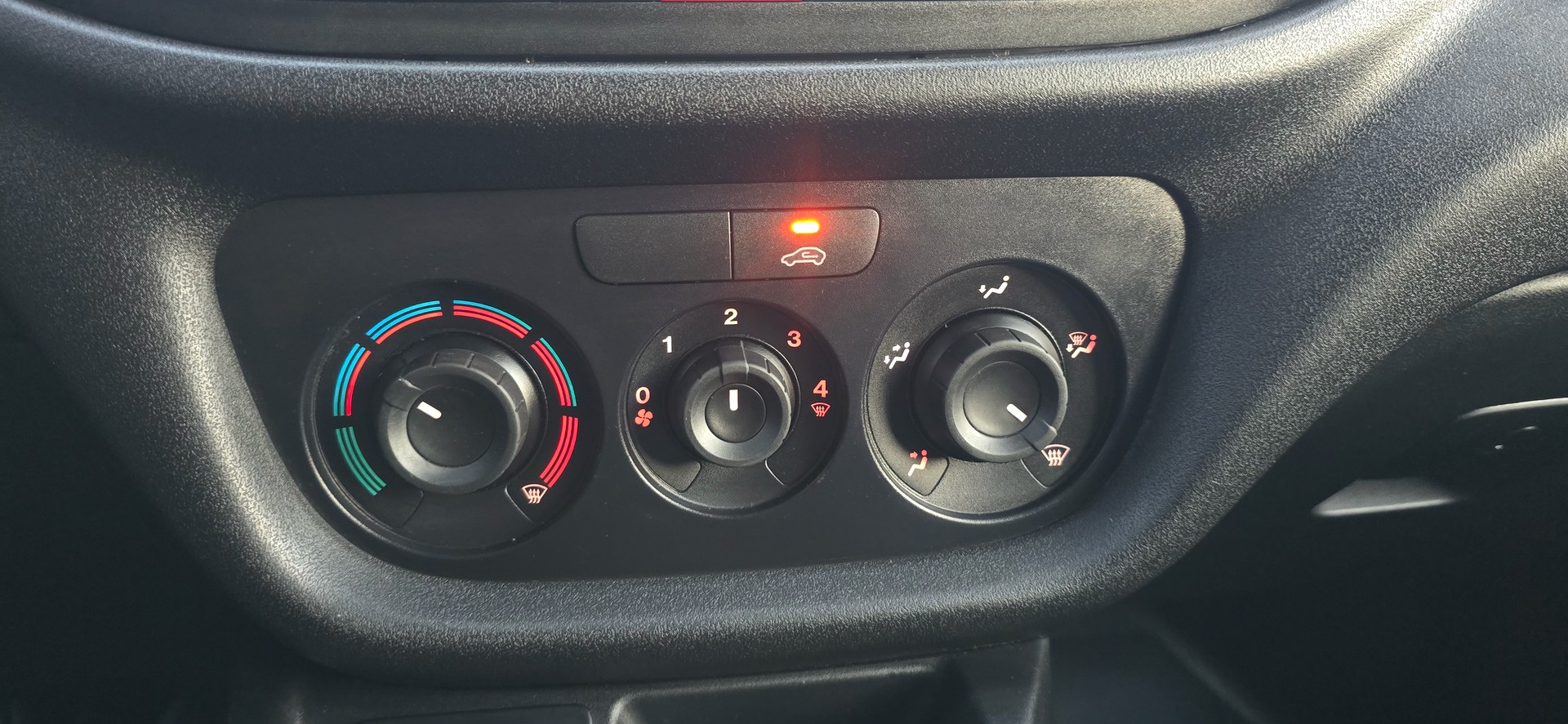 FIAT Doblò 1.4 MPI Cargo Easy Pro /// FRISCH AB MFK SERVICE INKL. Zahnriemen /// 8Fach Bereift ///3 Sitze///-image-25