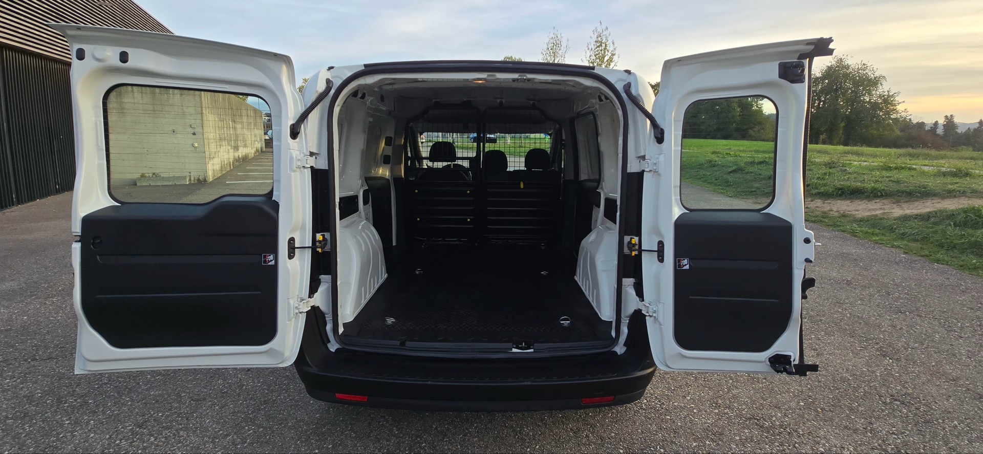FIAT Doblò 1.4 MPI Cargo Easy Pro /// FRISCH AB MFK SERVICE INKL. Zahnriemen /// 8Fach Bereift ///3 Sitze///-image-9