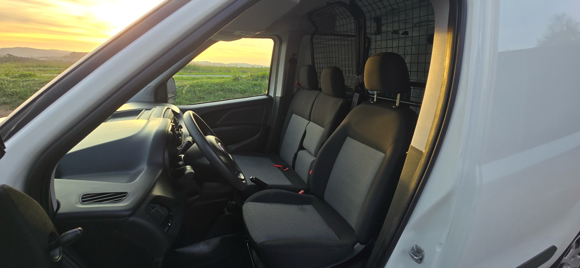 FIAT Doblò 1.4 MPI Cargo Easy Pro /// FRISCH AB MFK SERVICE INKL. Zahnriemen /// 8Fach Bereift ///3 Sitze///-image-18