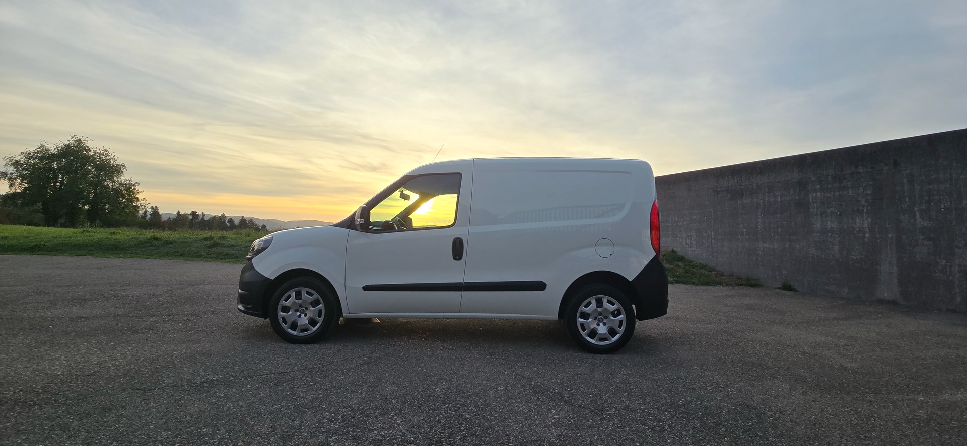 FIAT Doblò 1.4 MPI Cargo Easy Pro /// FRISCH AB MFK SERVICE INKL. Zahnriemen /// 8Fach Bereift ///3 Sitze///-image-7