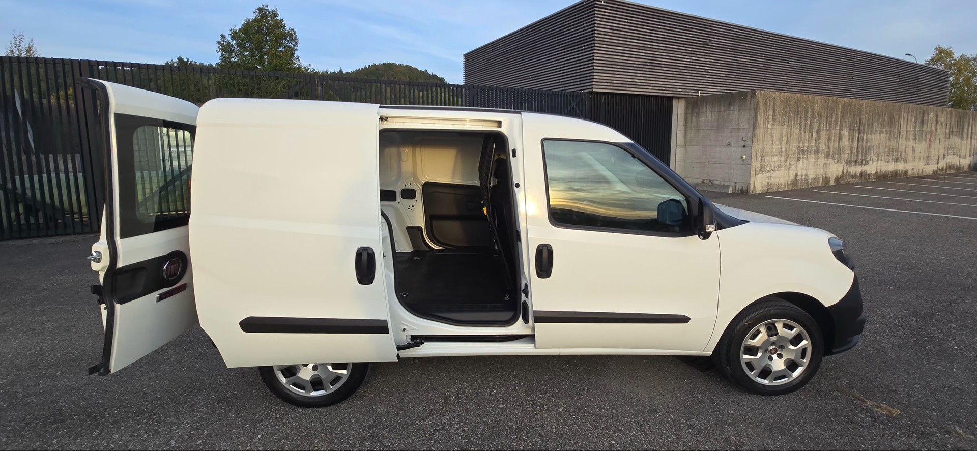 FIAT Doblò 1.4 MPI Cargo Easy Pro /// FRISCH AB MFK SERVICE INKL. Zahnriemen /// 8Fach Bereift ///3 Sitze///-image-8