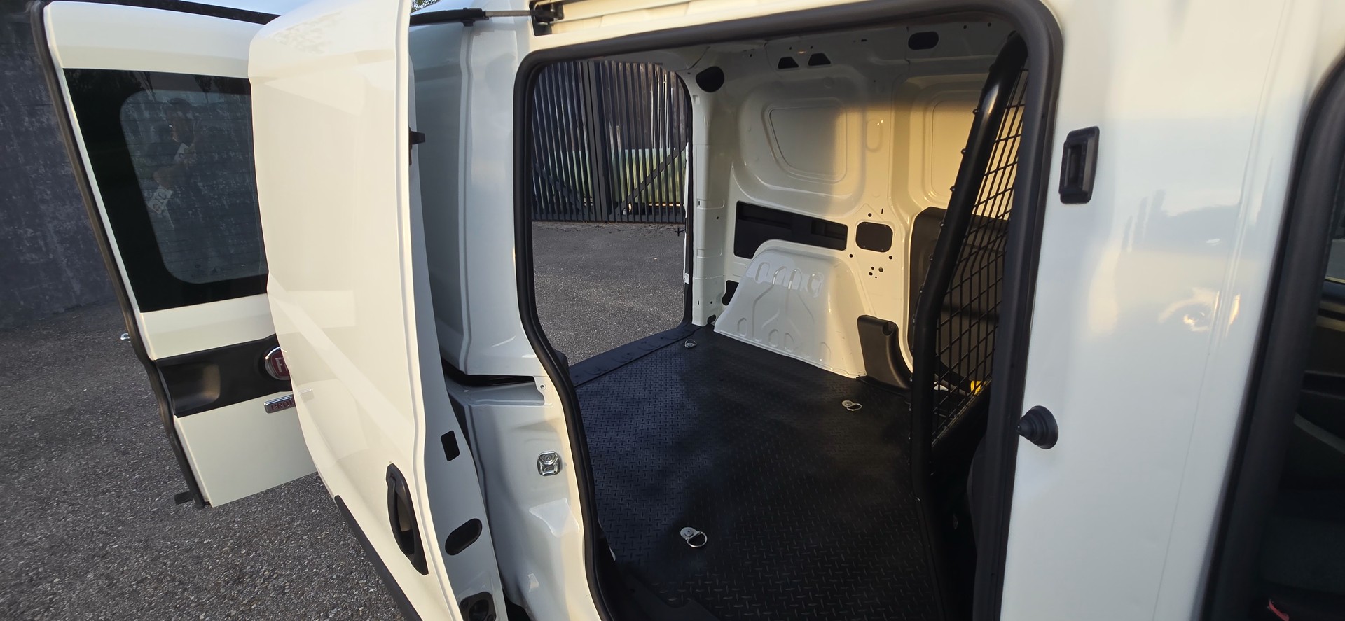 FIAT Doblò 1.4 MPI Cargo Easy Pro /// FRISCH AB MFK SERVICE INKL. Zahnriemen /// 8Fach Bereift ///3 Sitze///-image-14