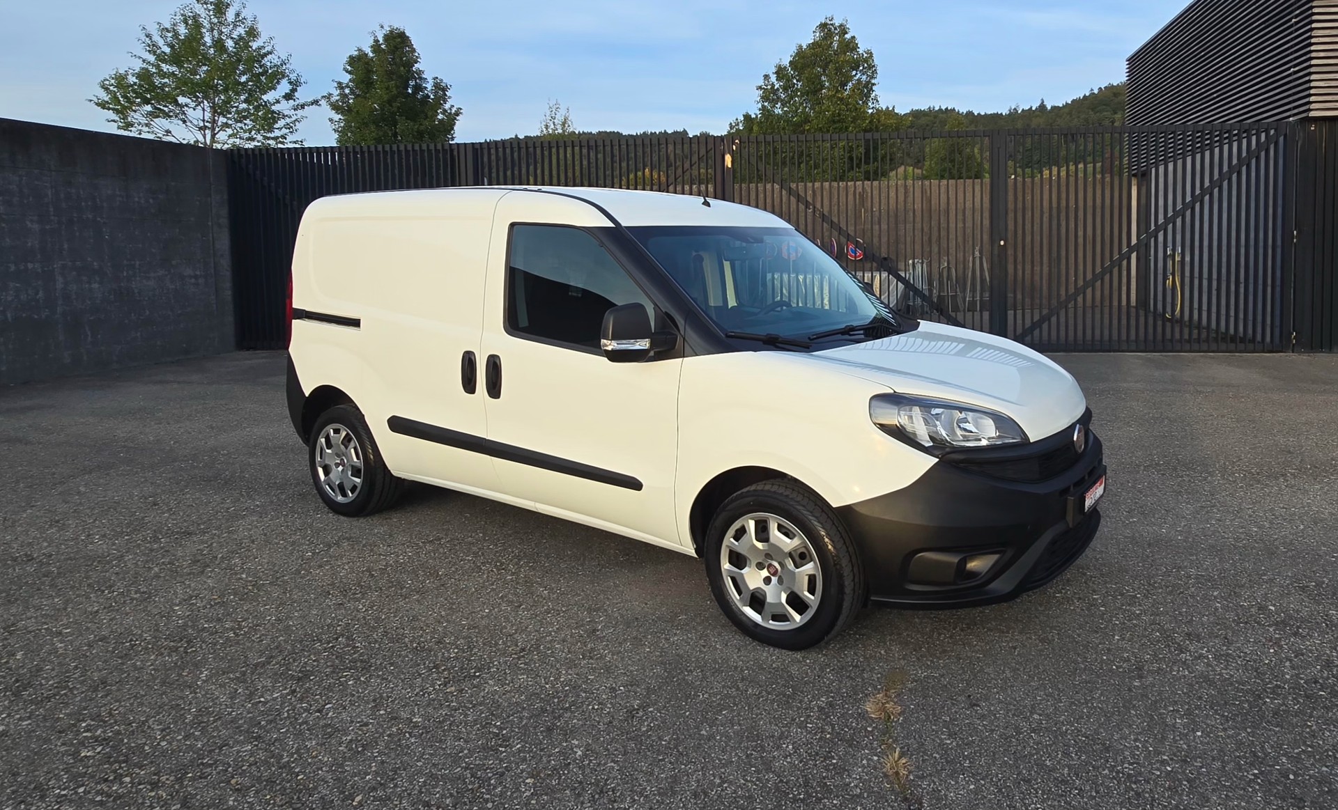 FIAT Doblò 1.4 MPI Cargo Easy Pro /// FRISCH AB MFK SERVICE INKL. Zahnriemen /// 8Fach Bereift ///3 Sitze///-image-0