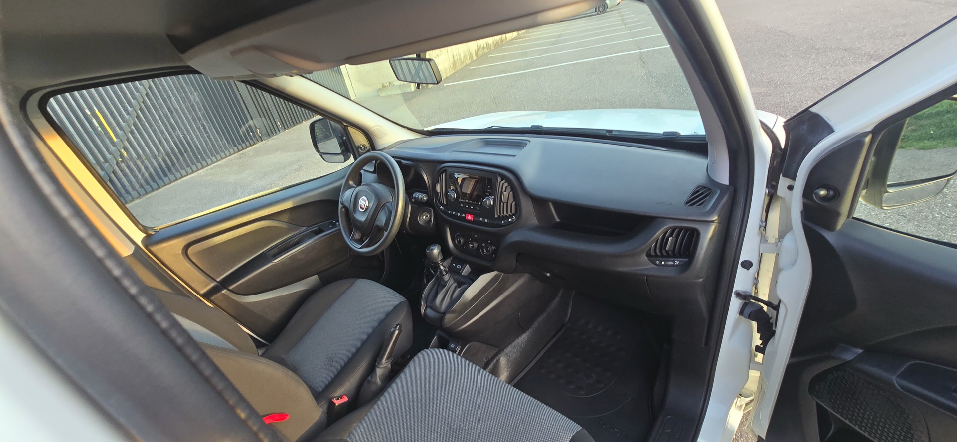 FIAT Doblò 1.4 MPI Cargo Easy Pro /// FRISCH AB MFK SERVICE INKL. Zahnriemen /// 8Fach Bereift ///3 Sitze///-image-16