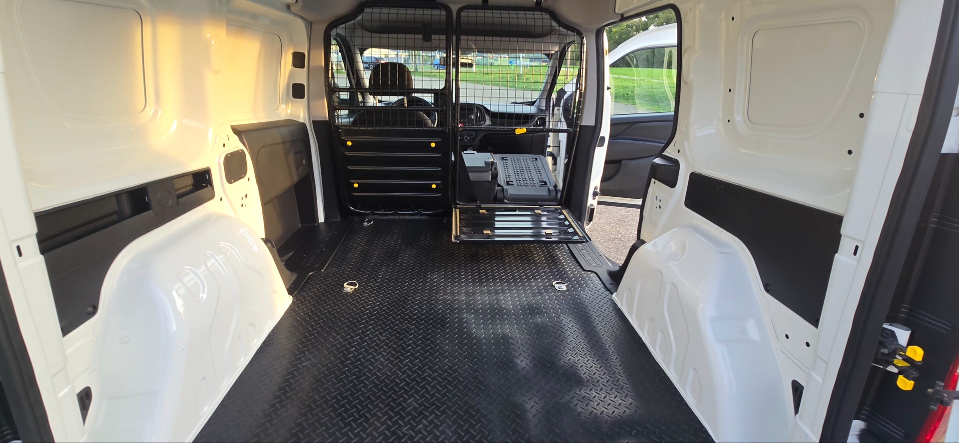 FIAT Doblò 1.4 MPI Cargo Easy Pro /// FRISCH AB MFK SERVICE INKL. Zahnriemen /// 8Fach Bereift ///3 Sitze///-image-12