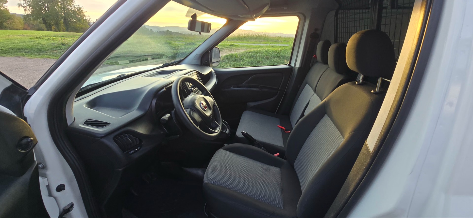 FIAT Doblò 1.4 MPI Cargo Easy Pro /// FRISCH AB MFK SERVICE INKL. Zahnriemen /// 8Fach Bereift ///3 Sitze///-image-15