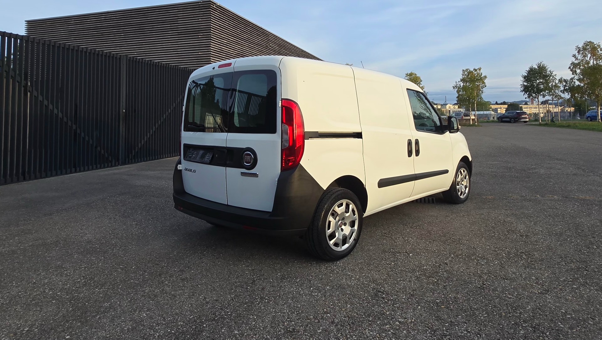 FIAT Doblò 1.4 MPI Cargo Easy Pro /// FRISCH AB MFK SERVICE INKL. Zahnriemen /// 8Fach Bereift ///3 Sitze///-image-3