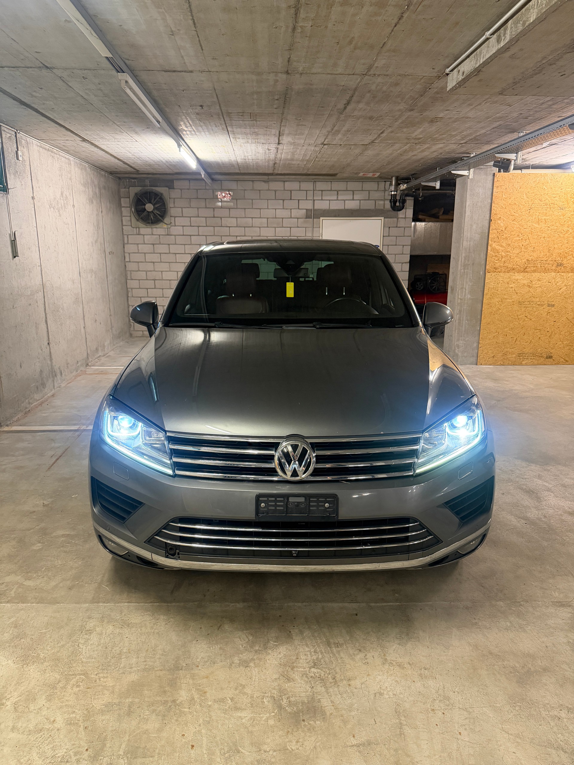 VW Touareg 3.0 TDI BMT Peak Tiptronic-image-0