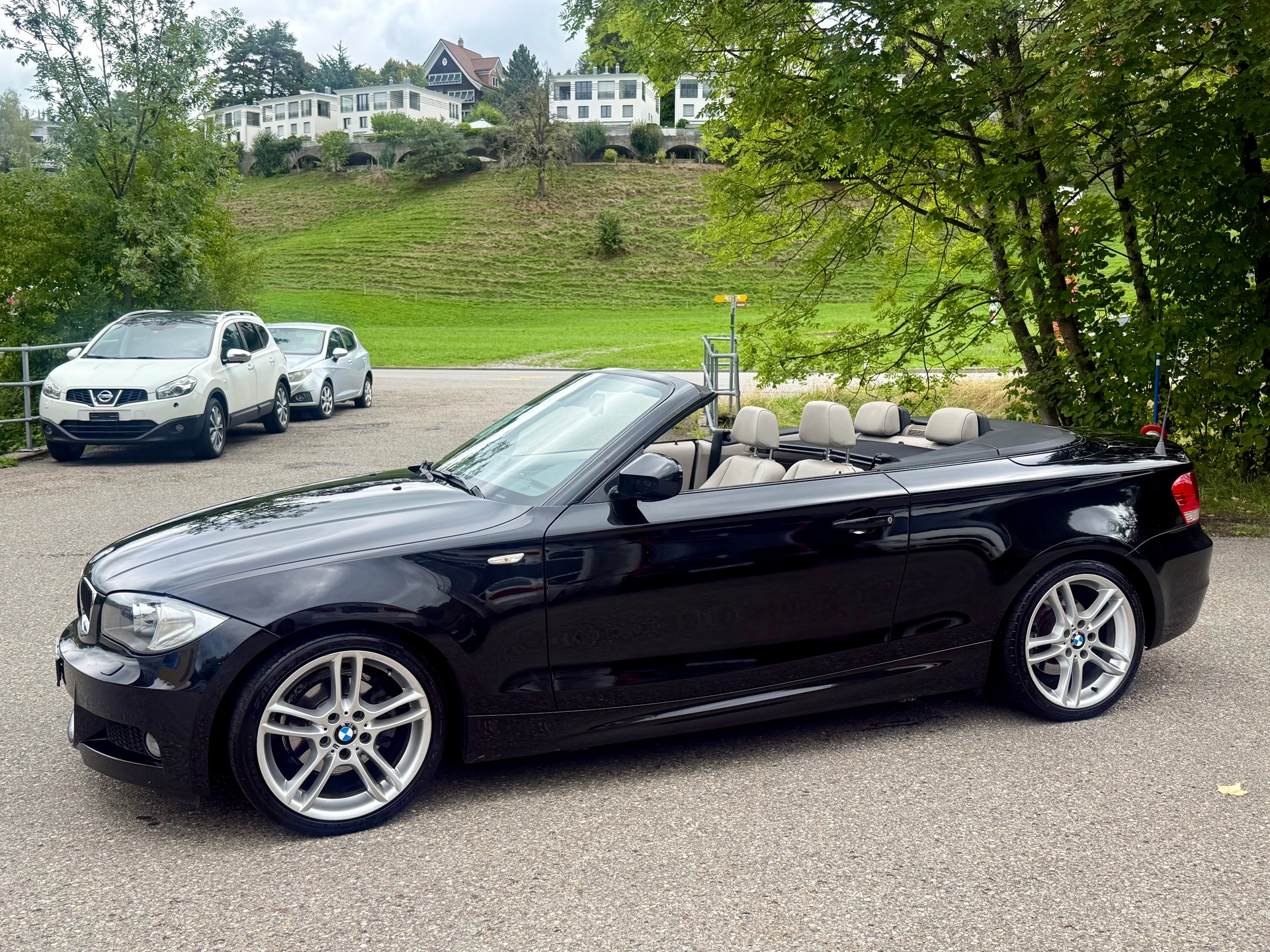 BMW 118i Cabrio-image-2