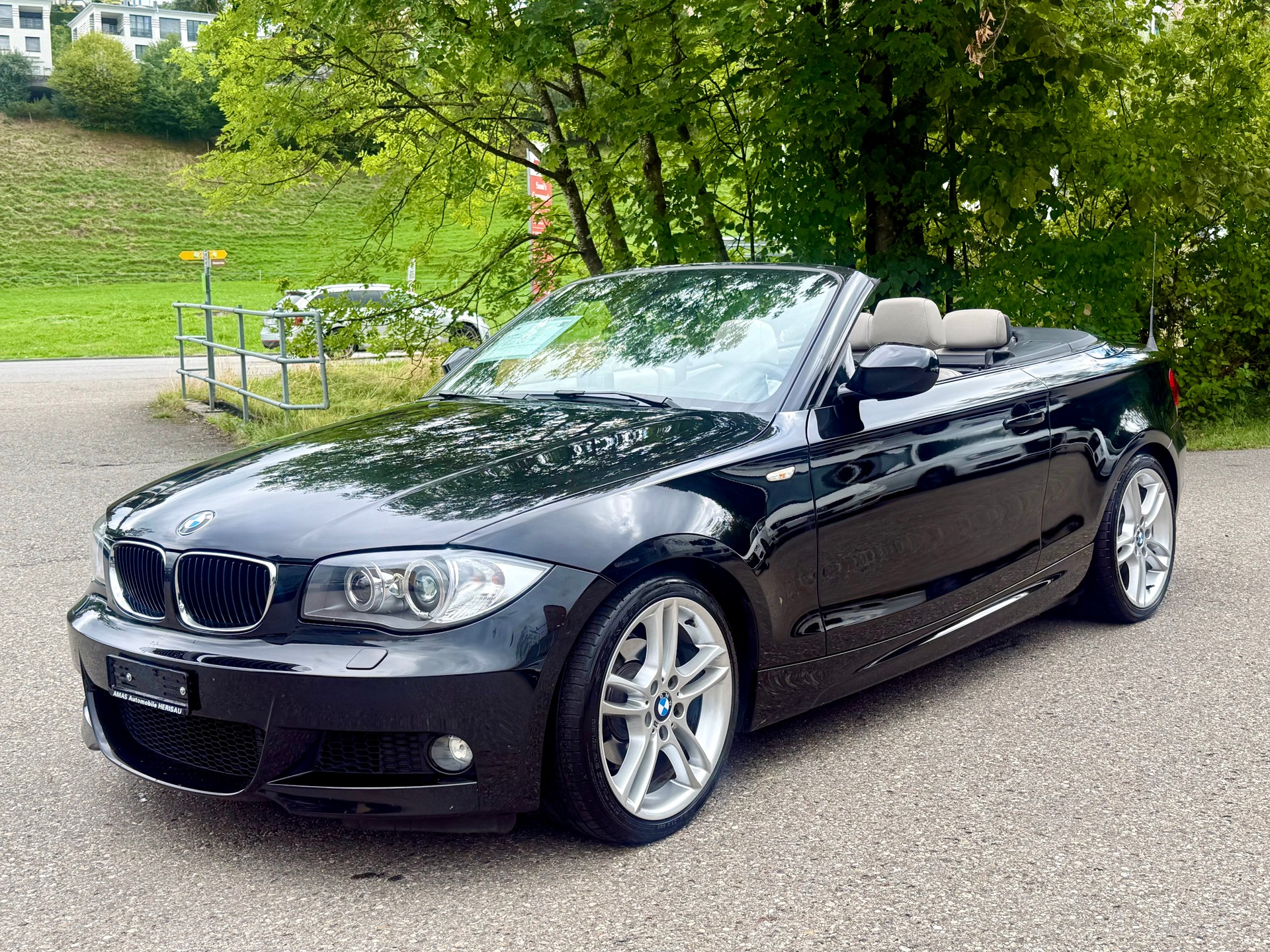 BMW 118i Cabrio-image-1