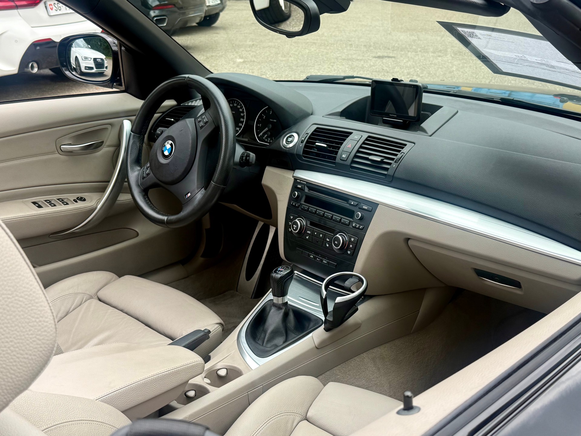 BMW 118i Cabrio-image-8