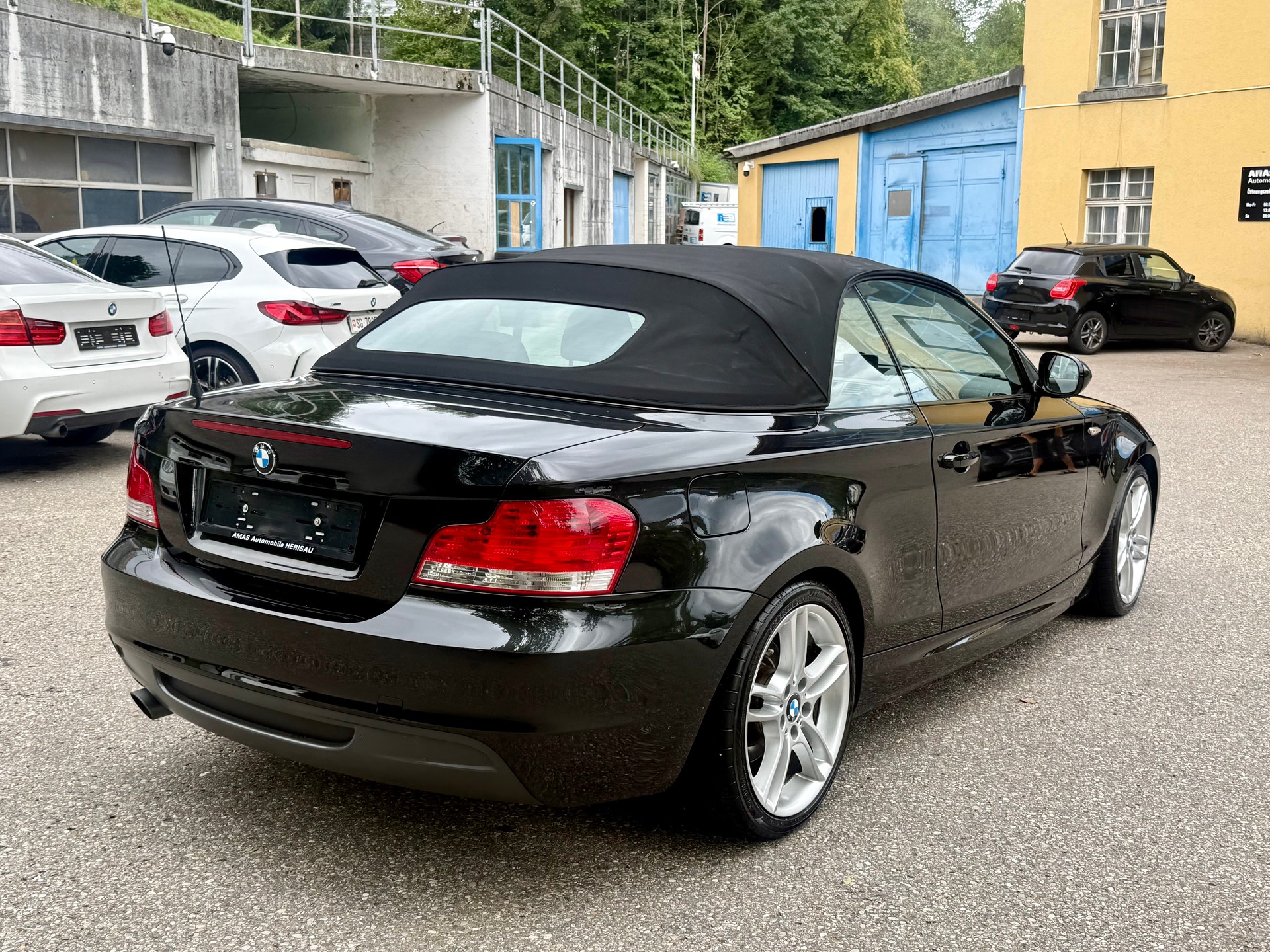 BMW 118i Cabrio-image-14