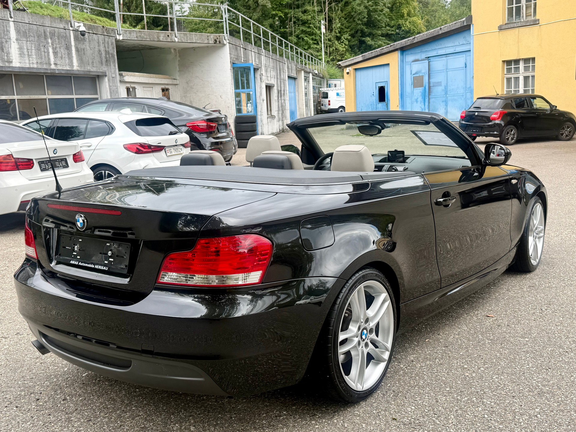 BMW 118i Cabrio-image-4