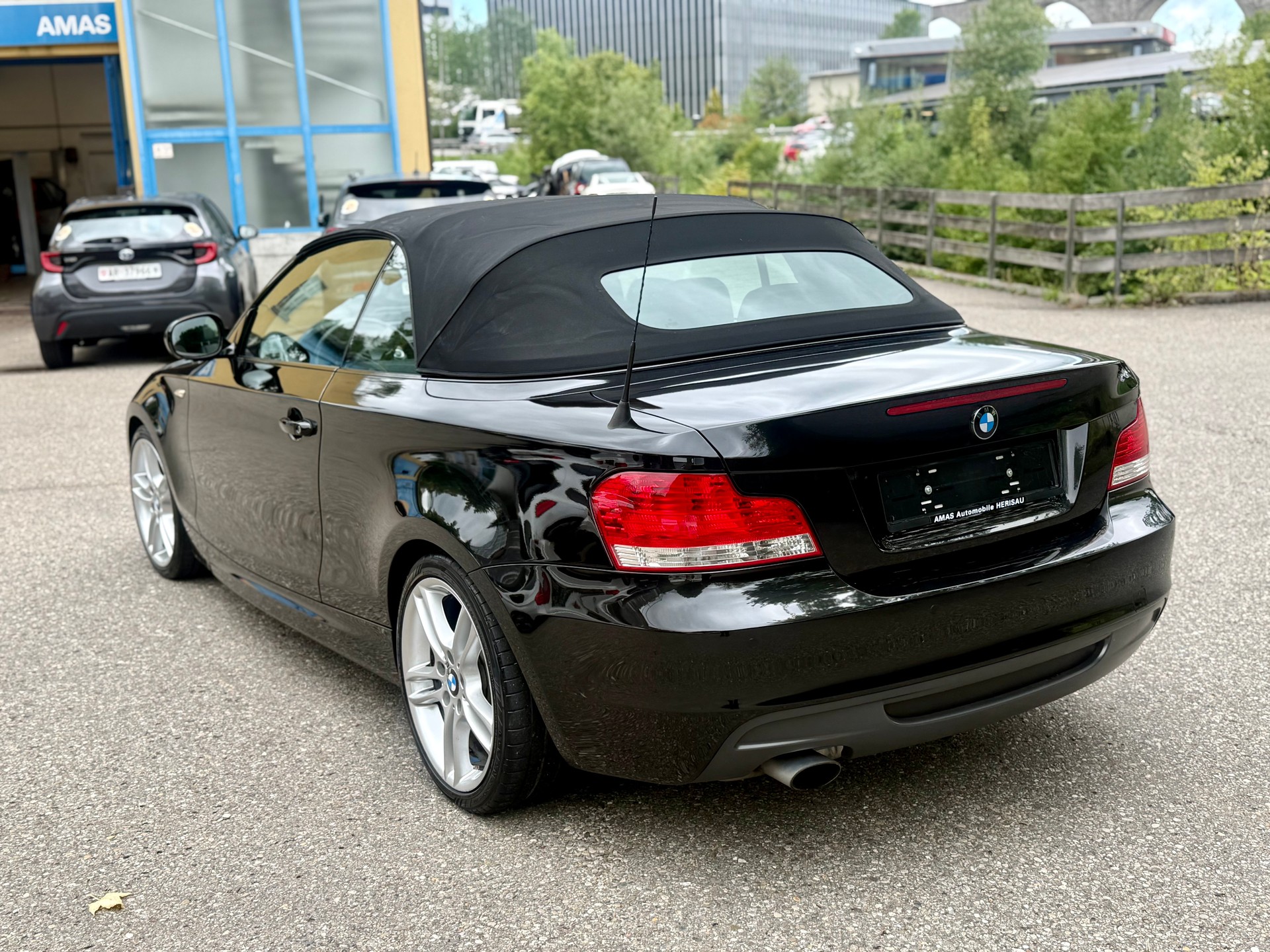 BMW 118i Cabrio-image-15