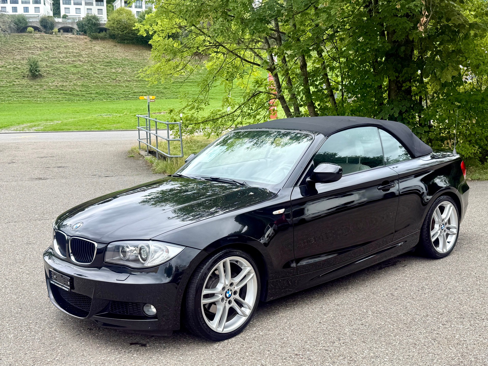 BMW 118i Cabrio-image-12