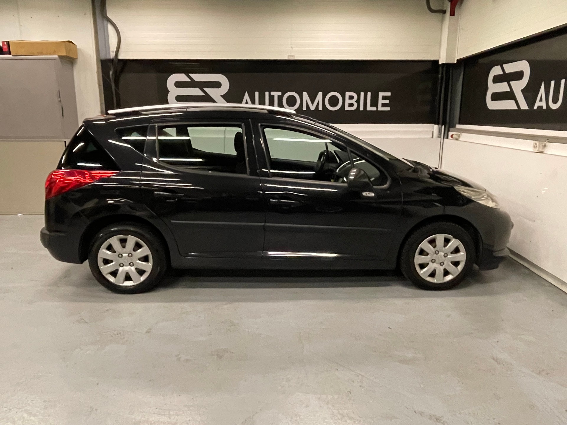 PEUGEOT 207 SW 1.6 16V Trendy-image-8
