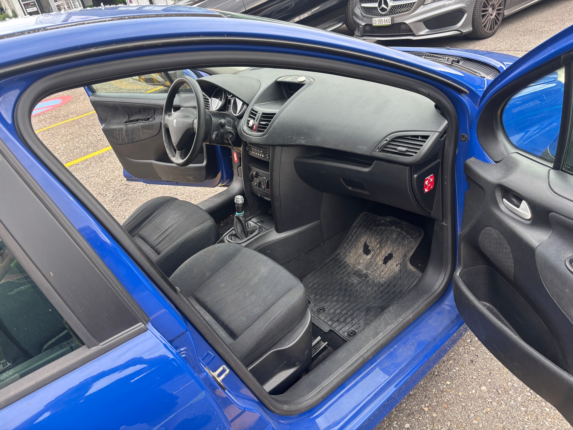 PEUGEOT 207 1.4 Urban-image-10