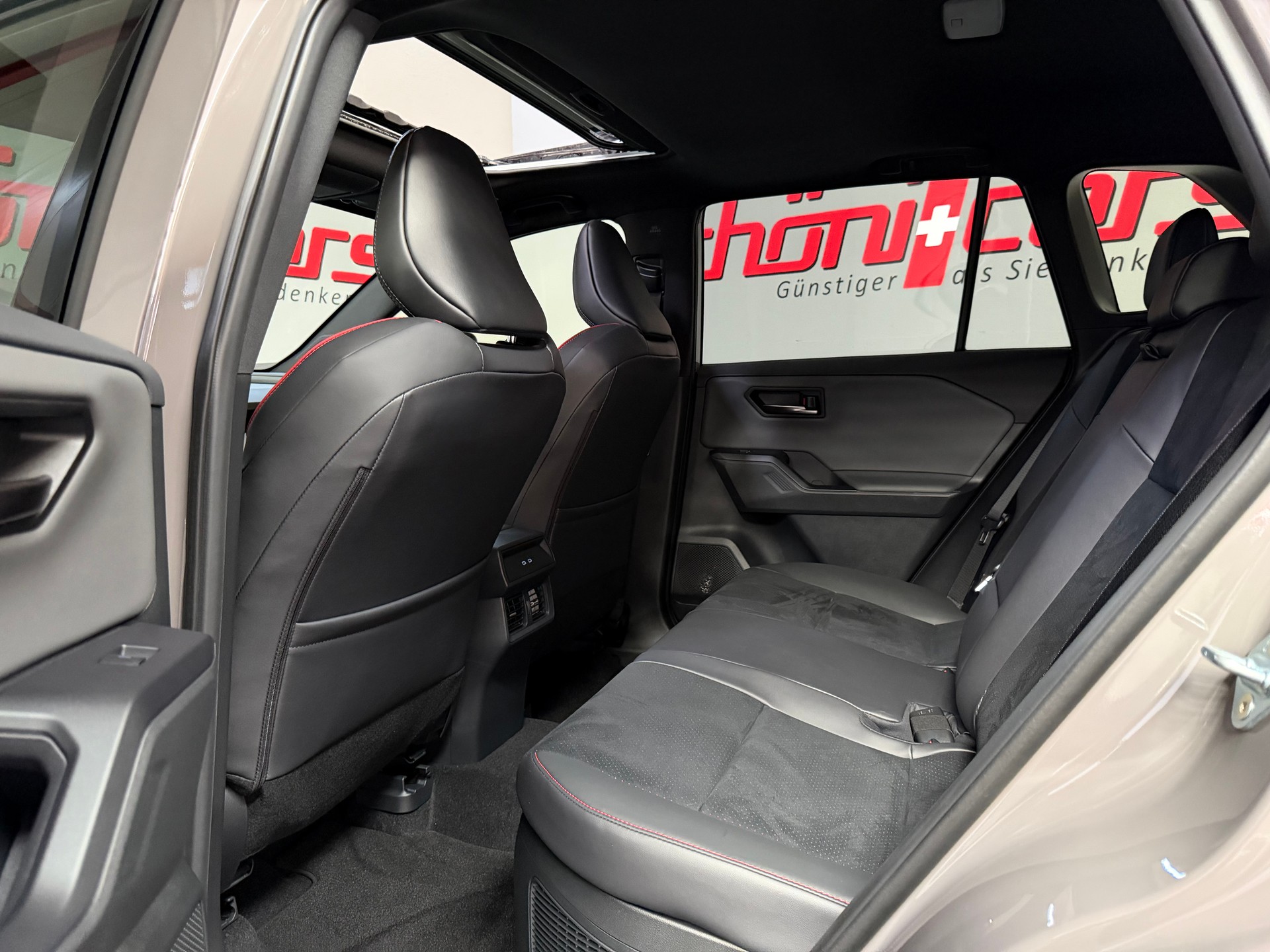 TOYOTA RAV-4 2.5 HSD GR Sport e-CVT AWD-image-17