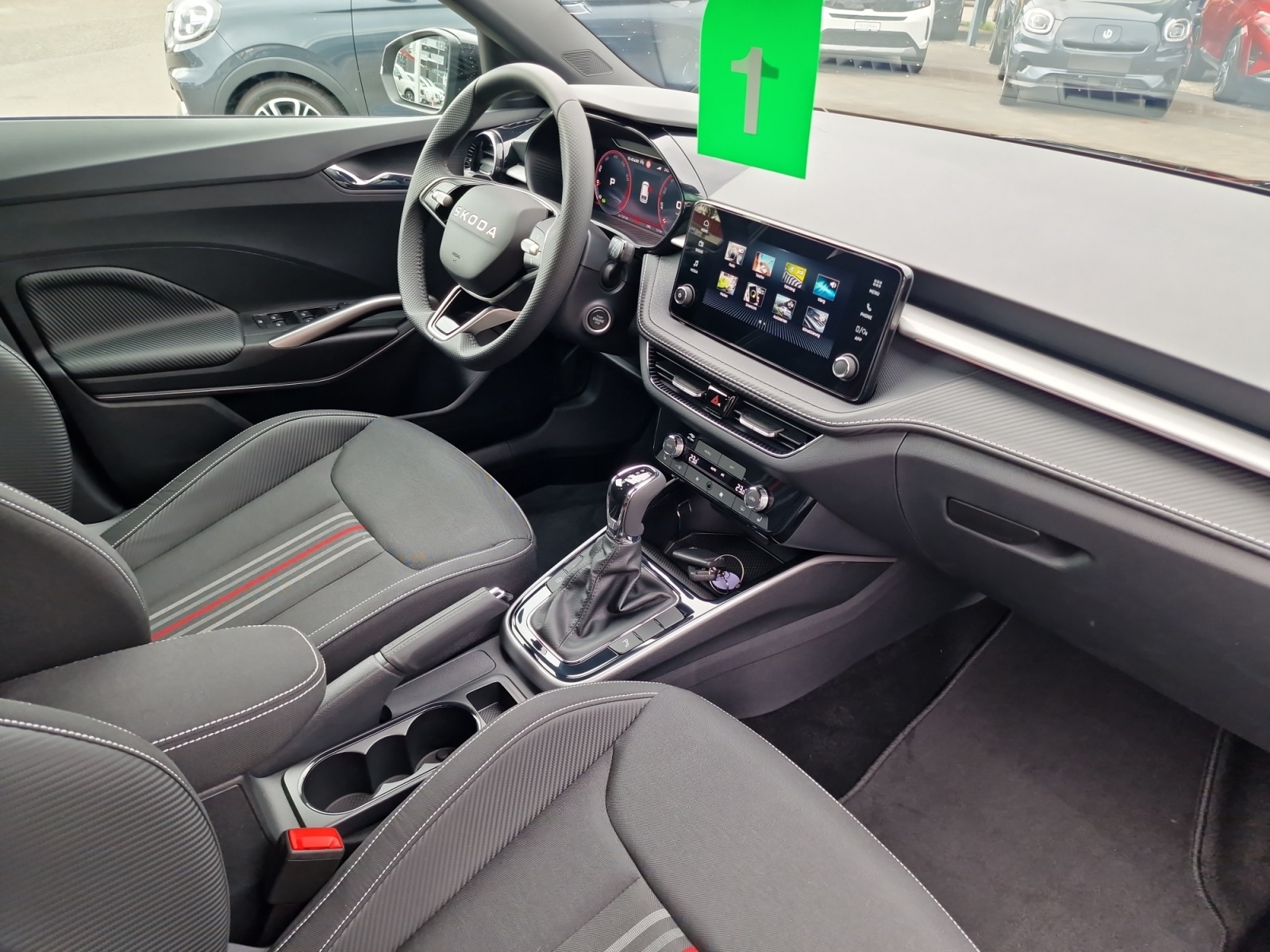 SKODA Fabia 1.5 TSI DSG 130 Years Edition-image-12