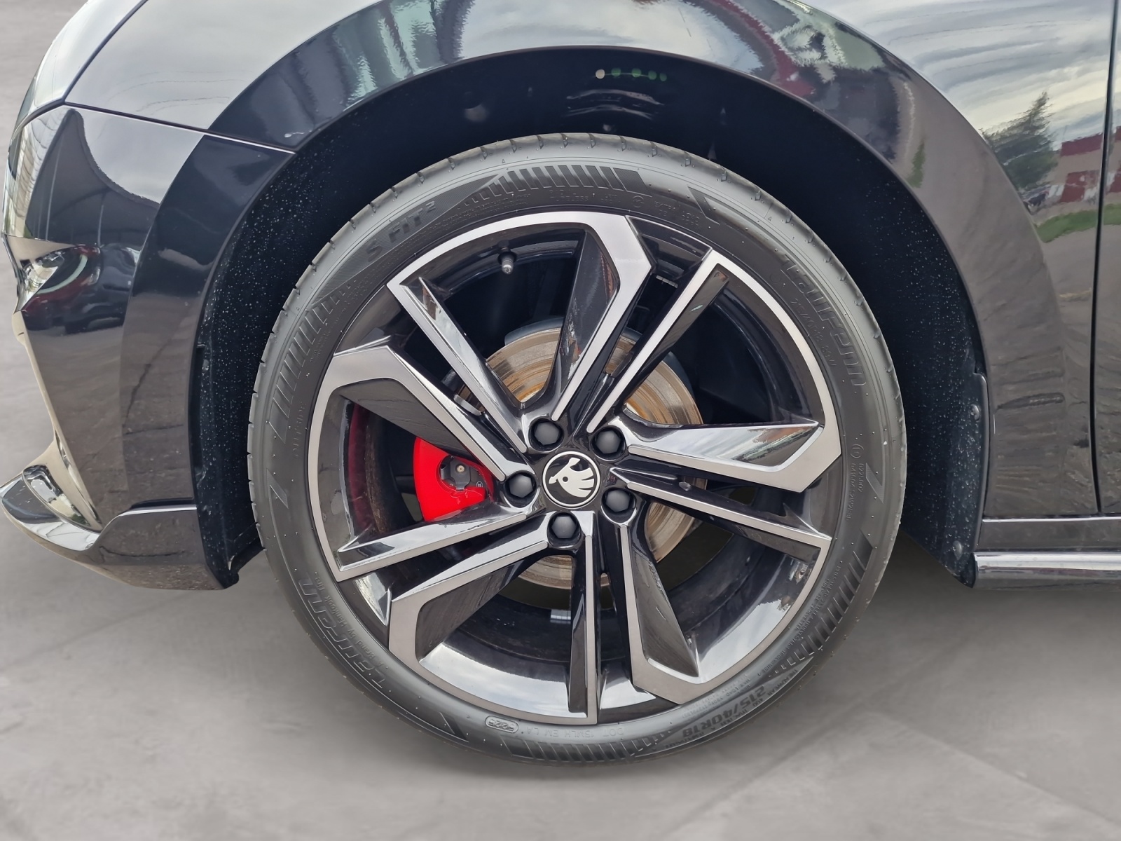 SKODA Fabia 1.5 TSI DSG 130 Years Edition-image-9