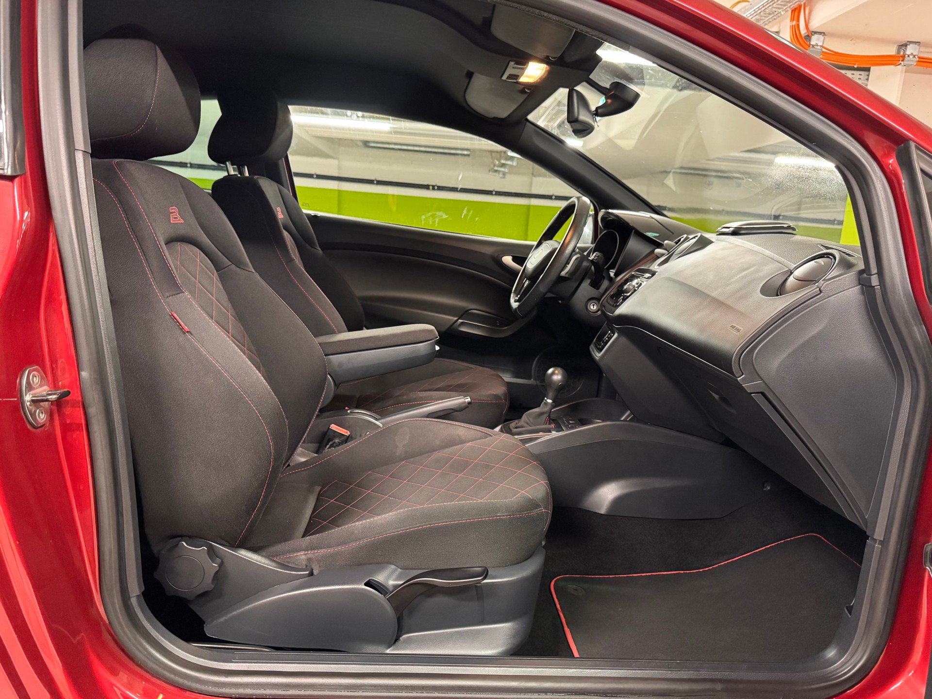 SEAT Ibiza SC 1.4 TSI Cupra DSG-image-10
