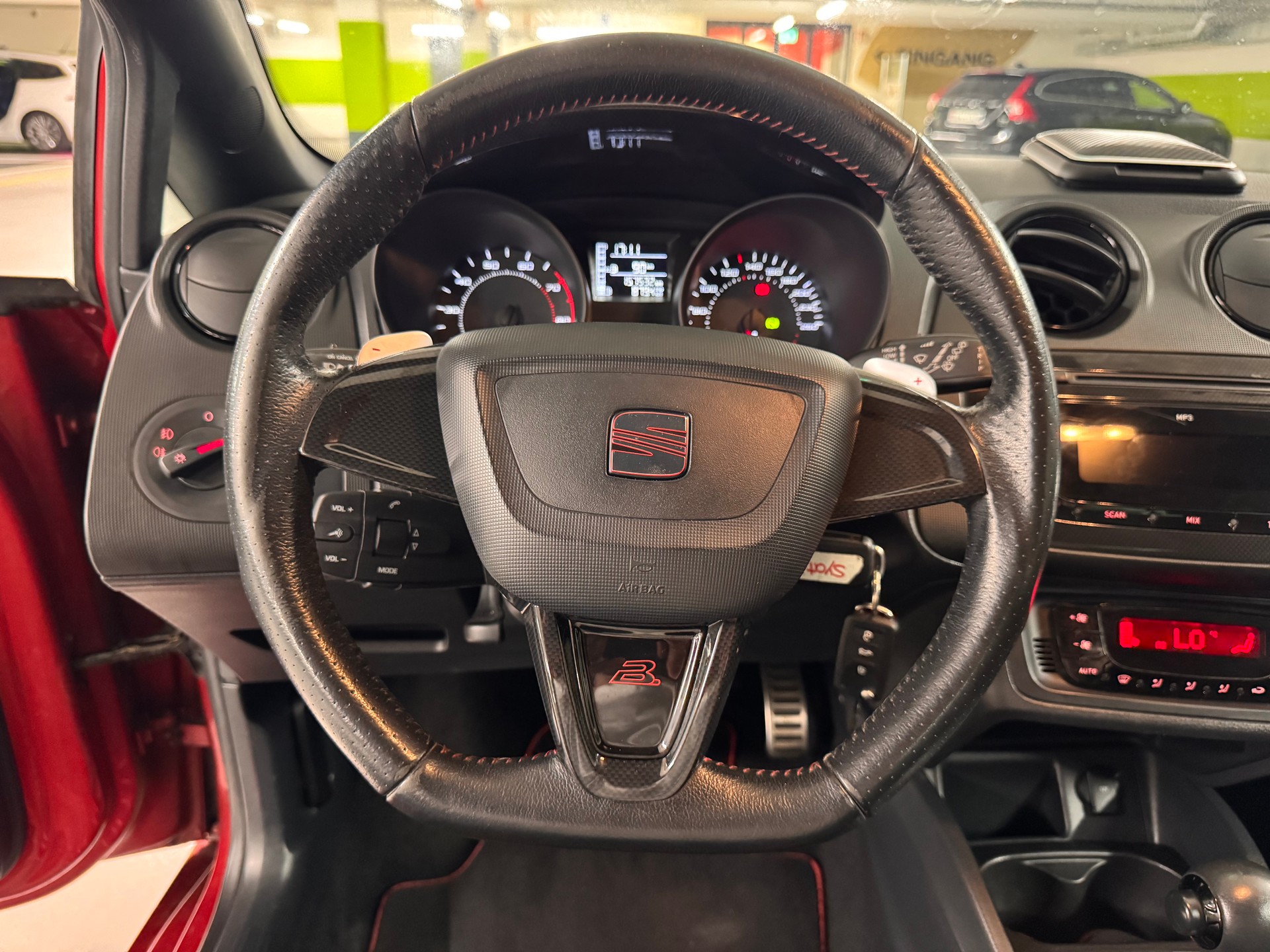 SEAT Ibiza SC 1.4 TSI Cupra DSG-image-12