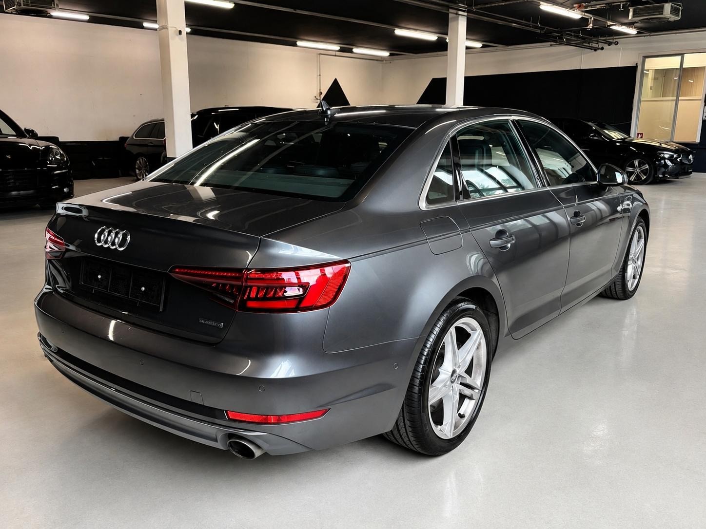 AUDI A4 Limousine 2.0 TFSI Design quattro S-tronic-image-9