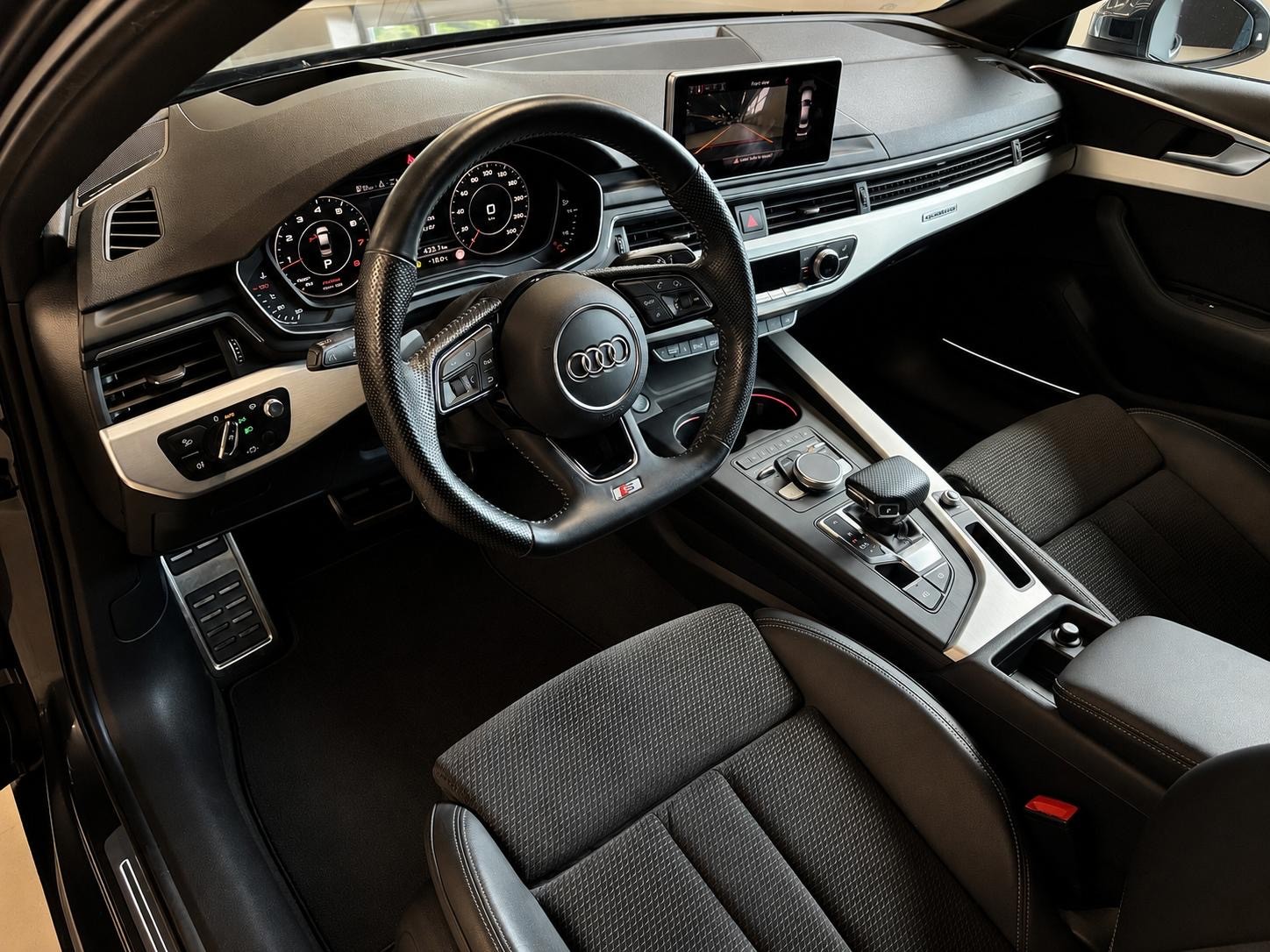 AUDI A4 Limousine 2.0 TFSI Design quattro S-tronic-image-13
