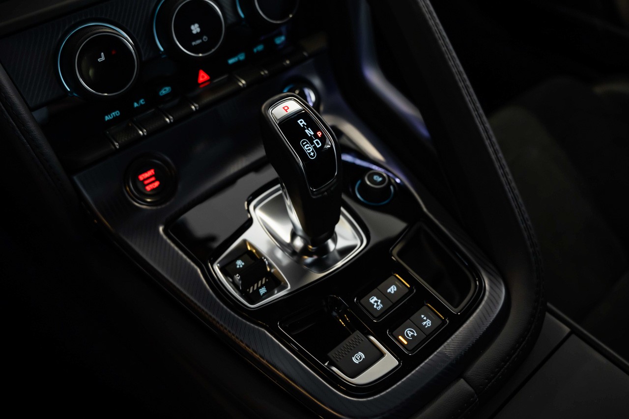 JAGUAR F-Type Coupé 2.0 I4 R-Dynamic Automatik-image-30