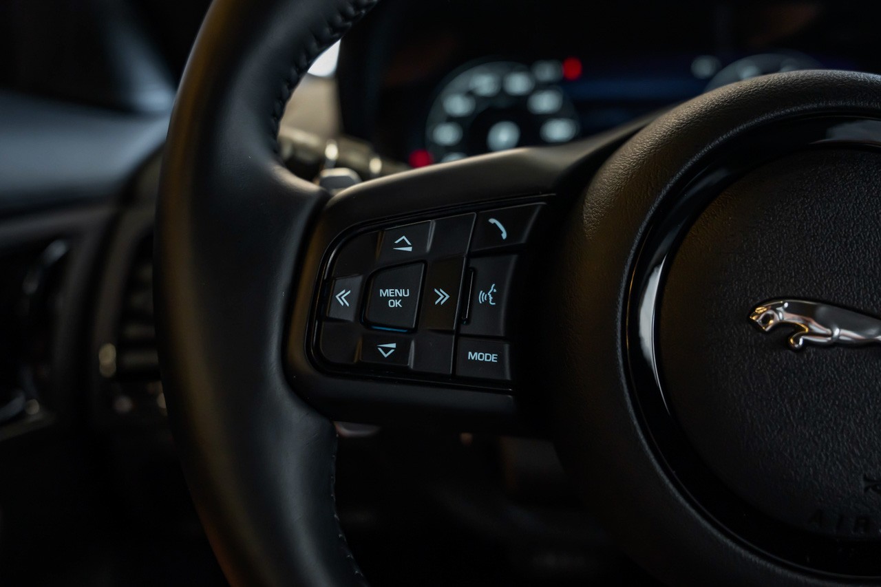 JAGUAR F-Type Coupé 2.0 I4 R-Dynamic Automatik-image-28