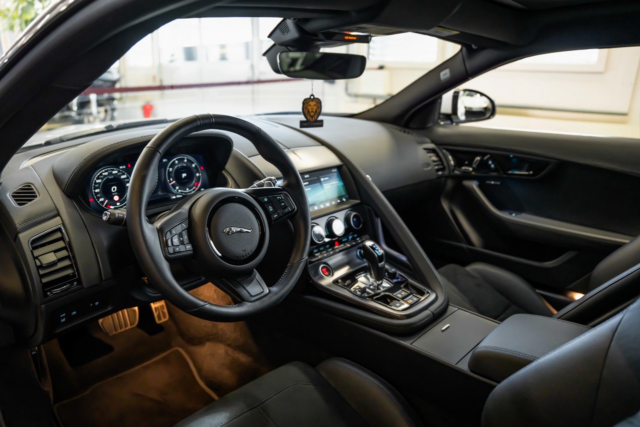 JAGUAR F-Type Coupé 2.0 I4 R-Dynamic Automatik-image-11