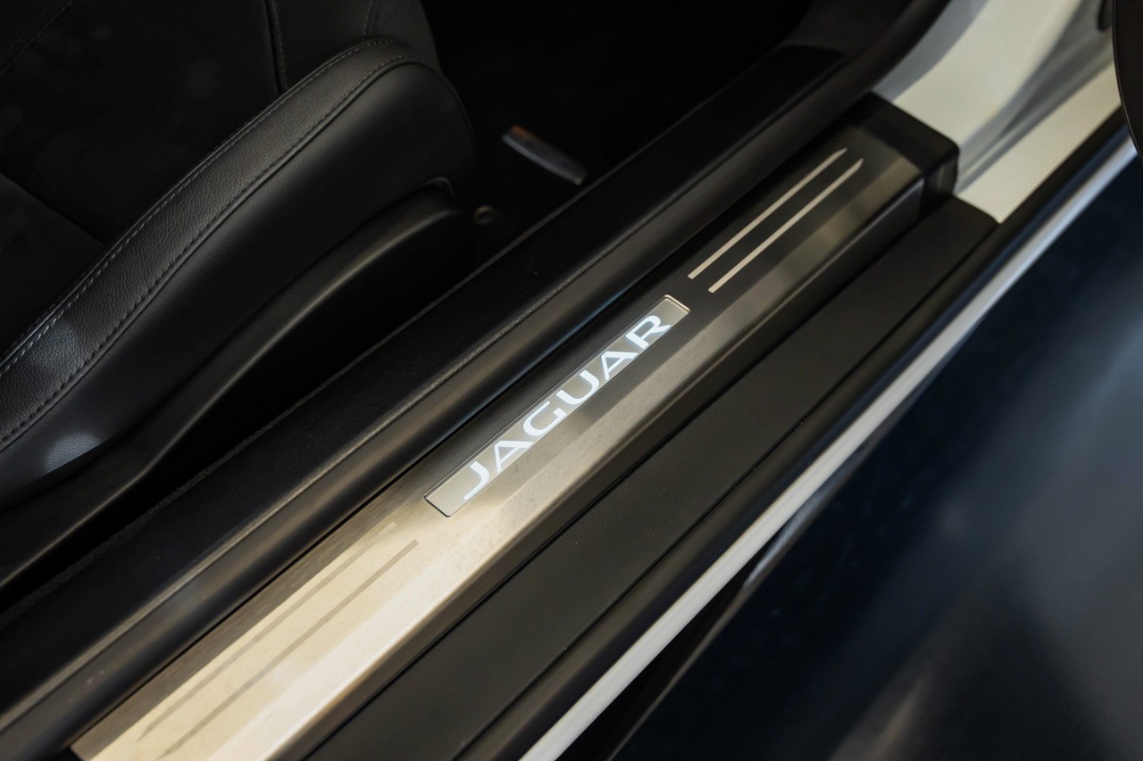 JAGUAR F-Type Coupé 2.0 I4 R-Dynamic Automatik-image-26