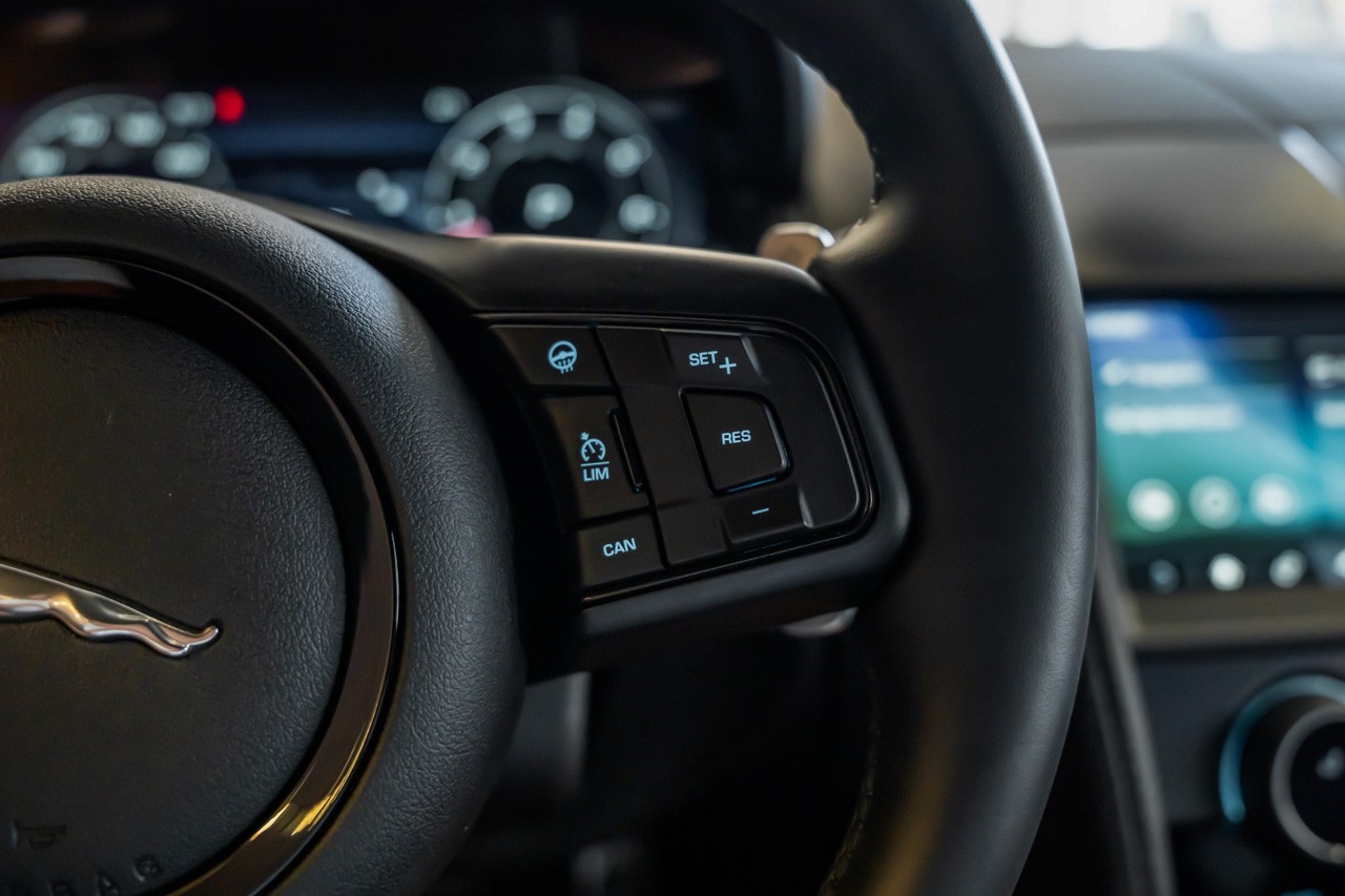 JAGUAR F-Type Coupé 2.0 I4 R-Dynamic Automatik-image-29