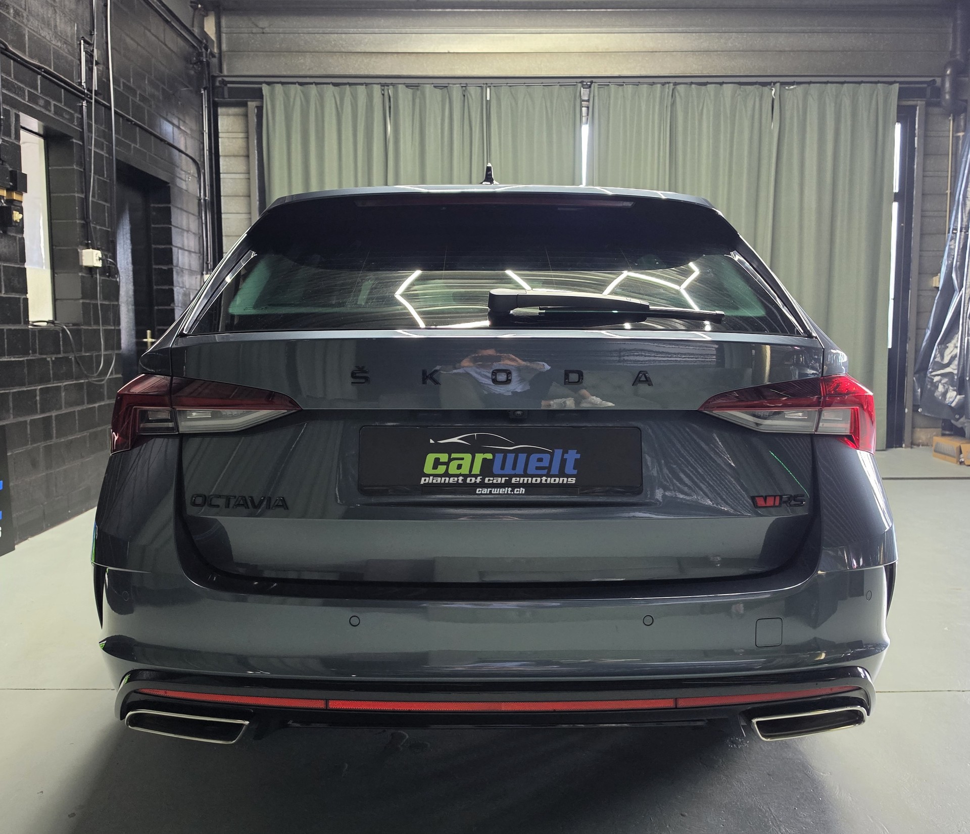 SKODA Octavia Combi 2.0 TDI DSG RS-image-3