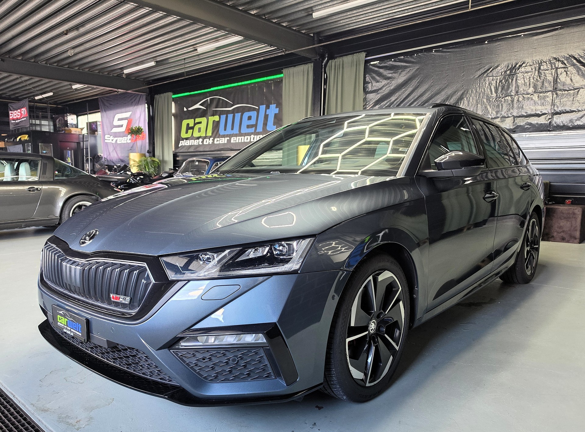 SKODA Octavia Combi 2.0 TDI DSG RS-image-7