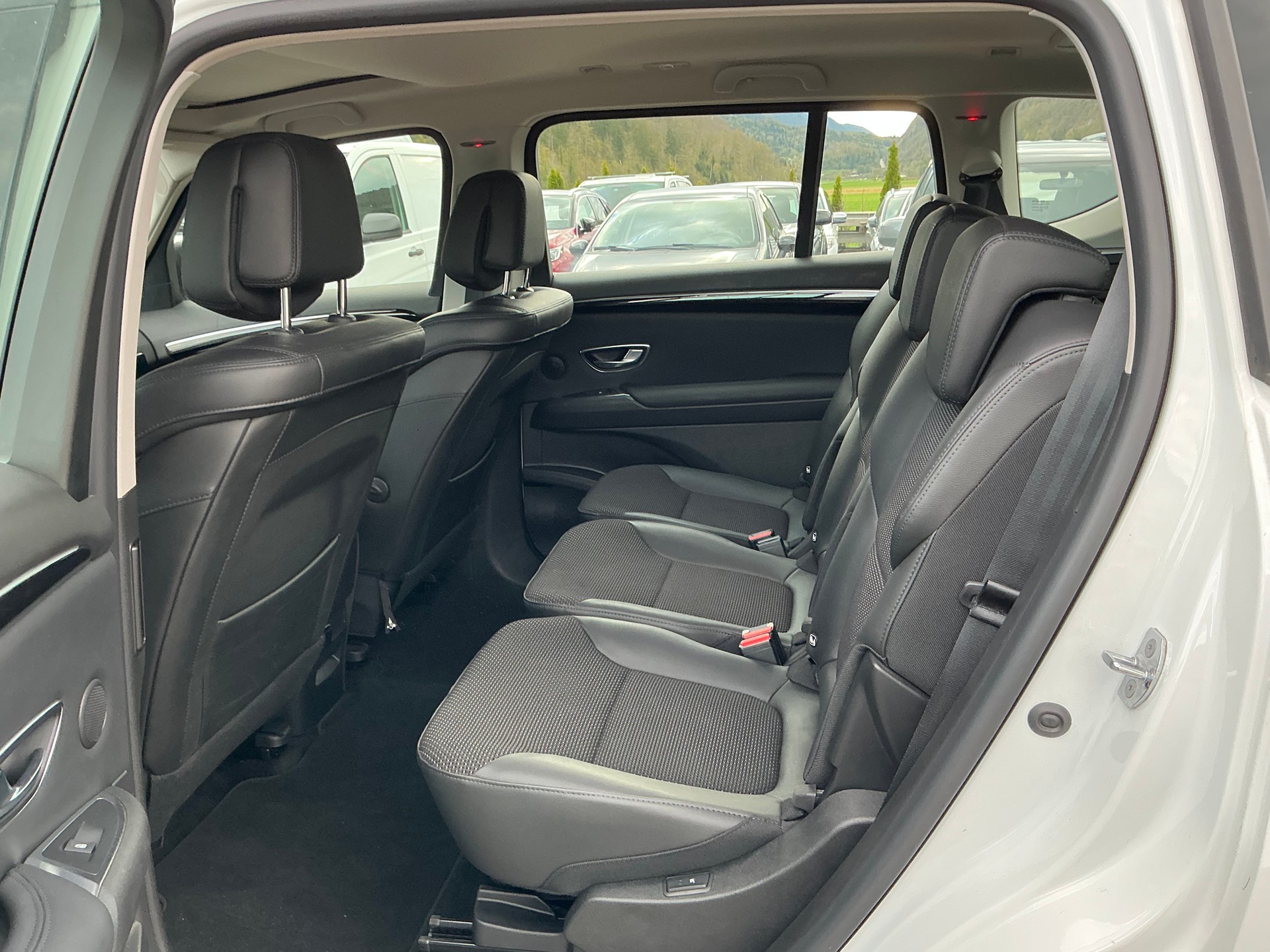 RENAULT Espace 2.0 dCi Business EDC-image-8