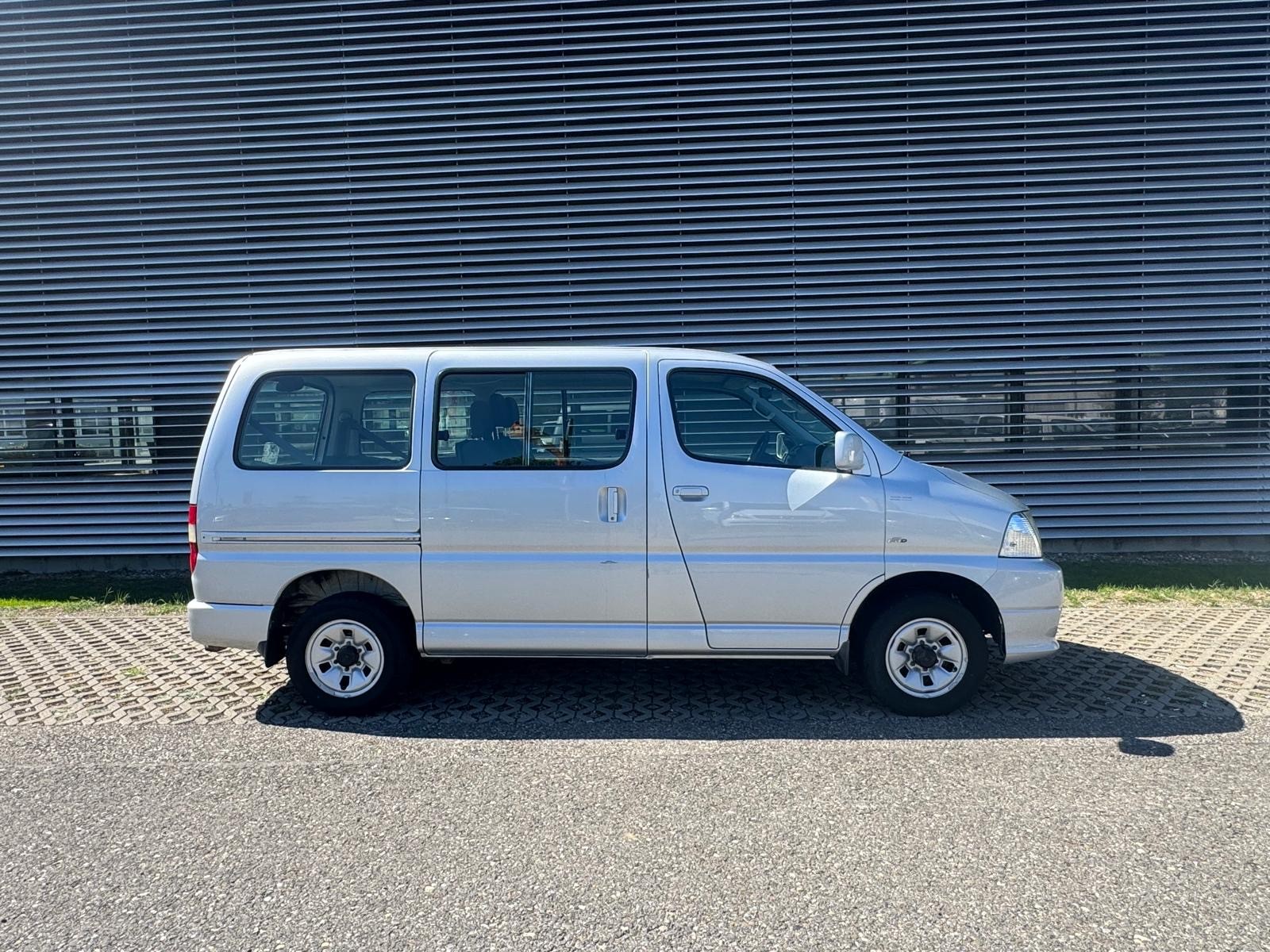 TOYOTA Hiace D-4D Wagon GL 4WD S 8 platz-image-1