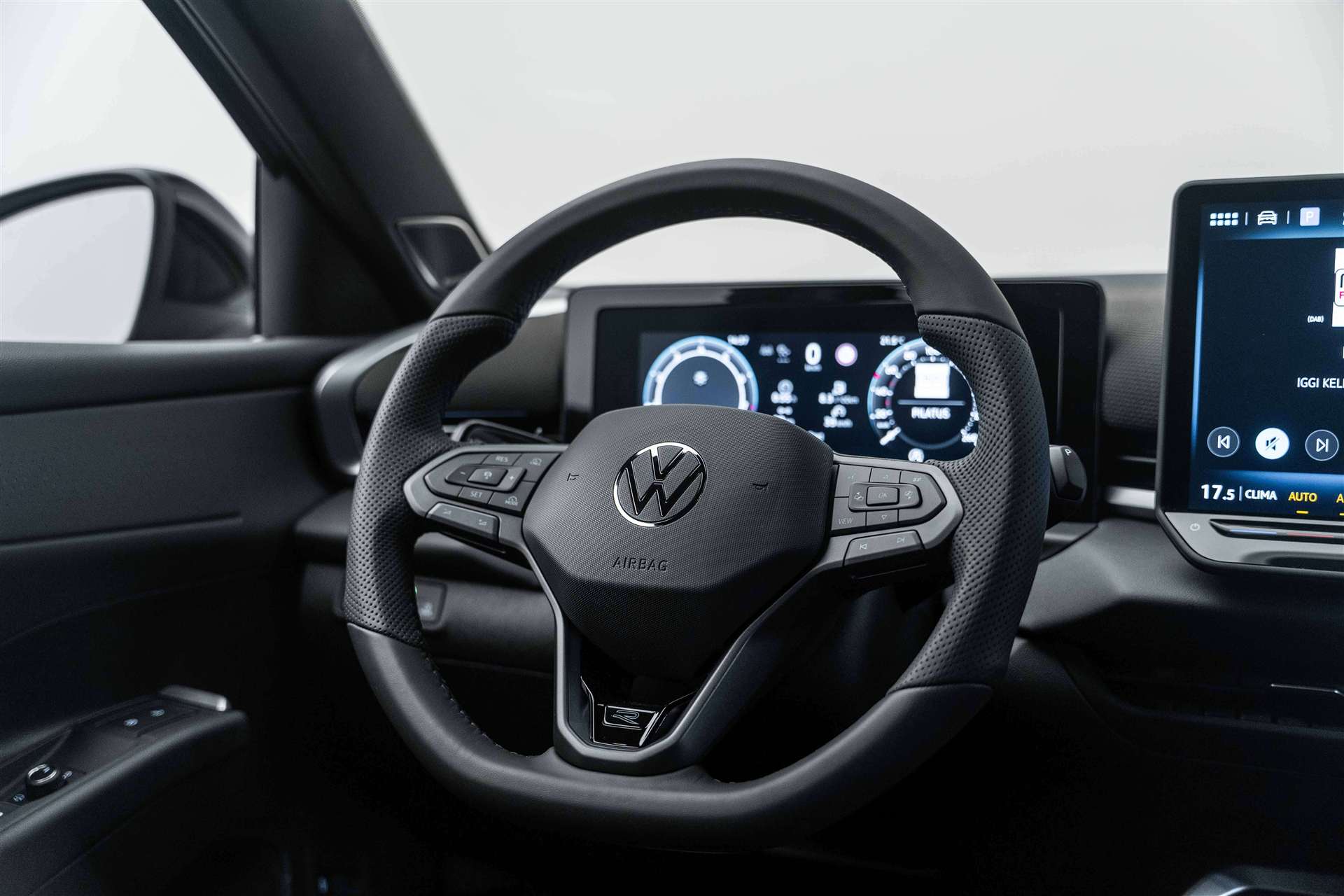 VW T-Roc 1.5 eTSi mHEV R-Line DSG-Automat-image-10
