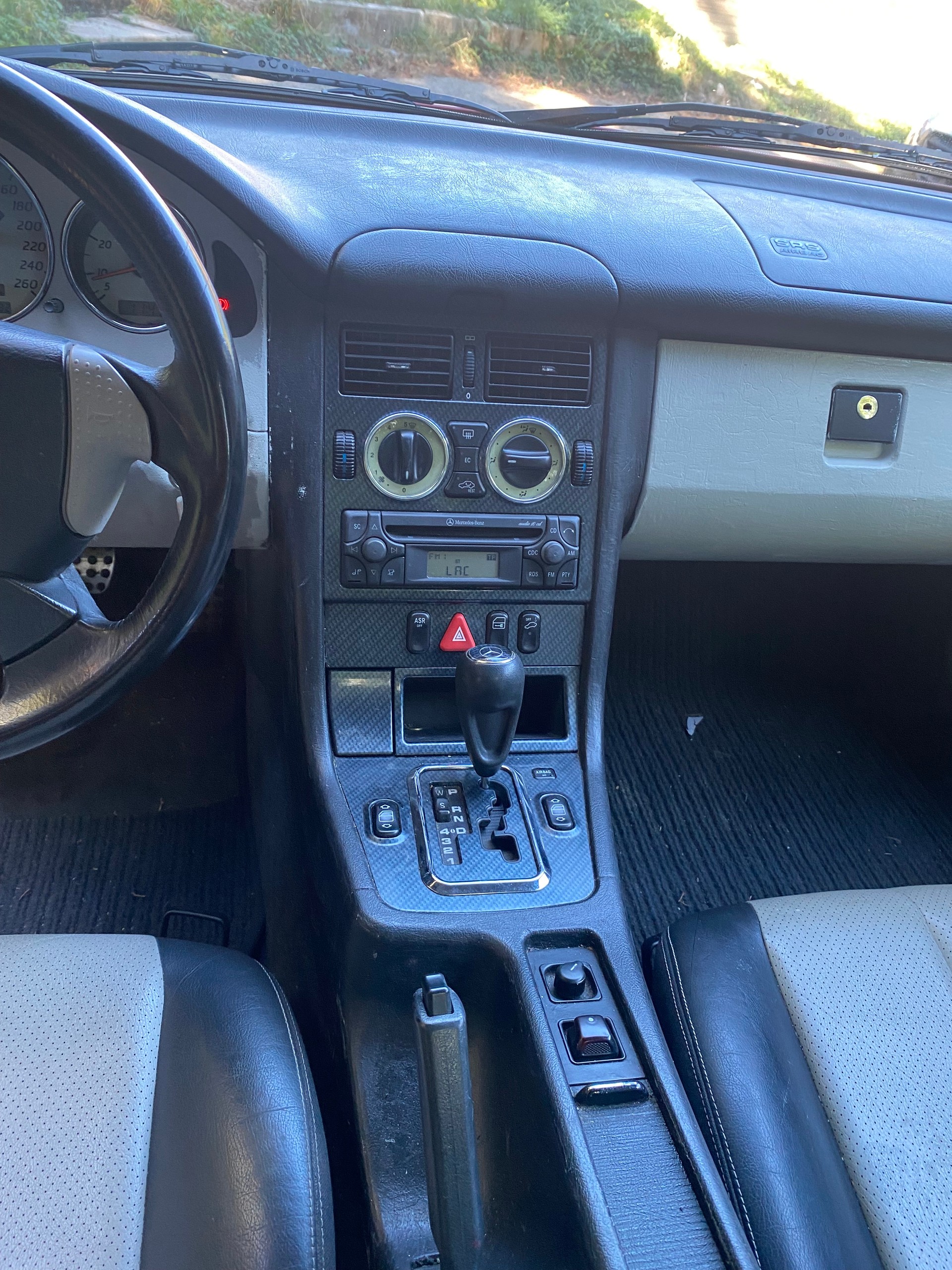 MERCEDES-BENZ SLK 200-image-8