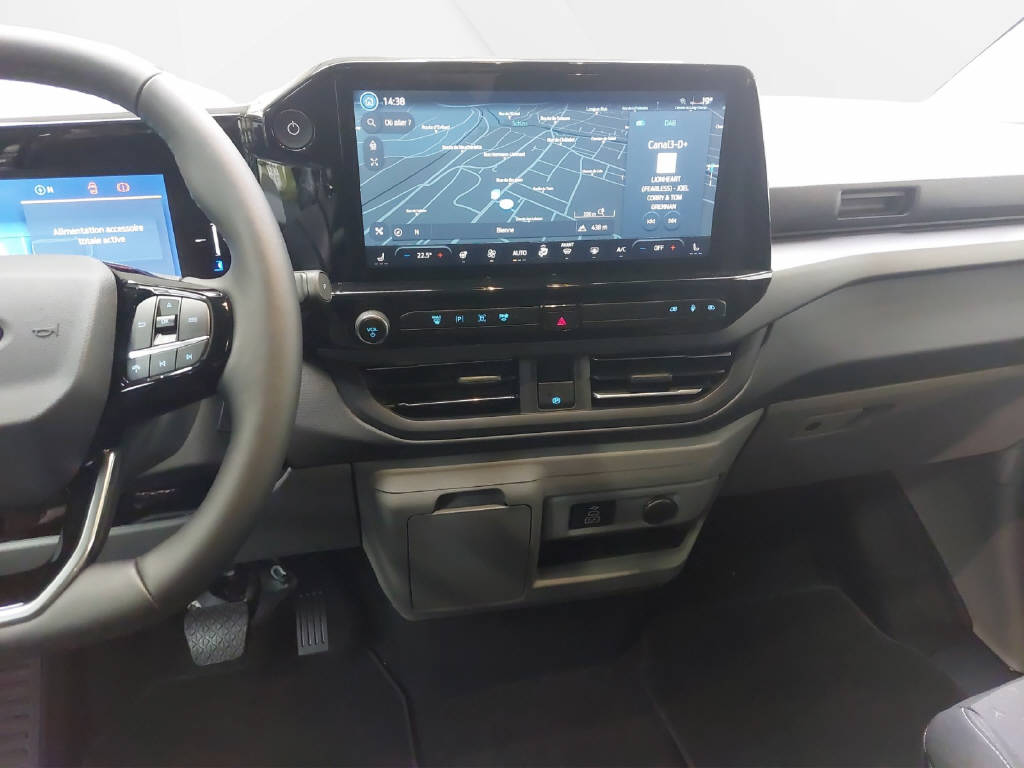 FORD E-Tourneo C Bus 340 L2 Titanium-image-6