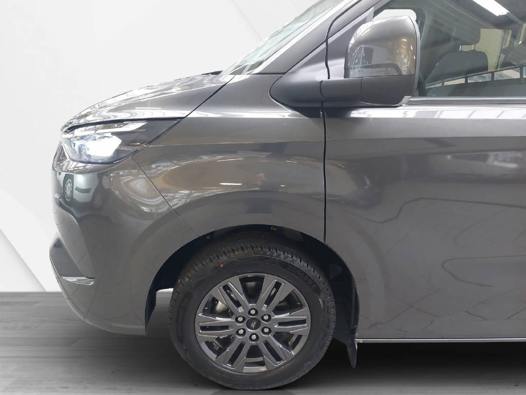 FORD E-Tourneo C Bus 340 L2 Titanium-image-9