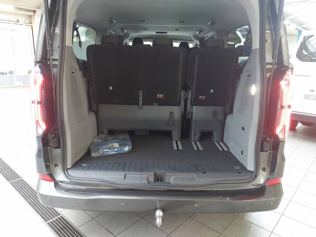 FORD E-Tourneo C Bus 340 L2 Titanium-image-8