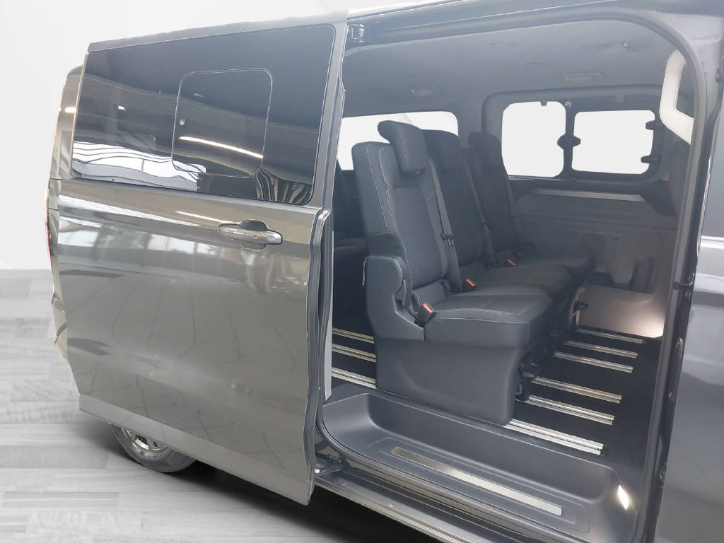 FORD E-Tourneo C Bus 340 L2 Titanium-image-7