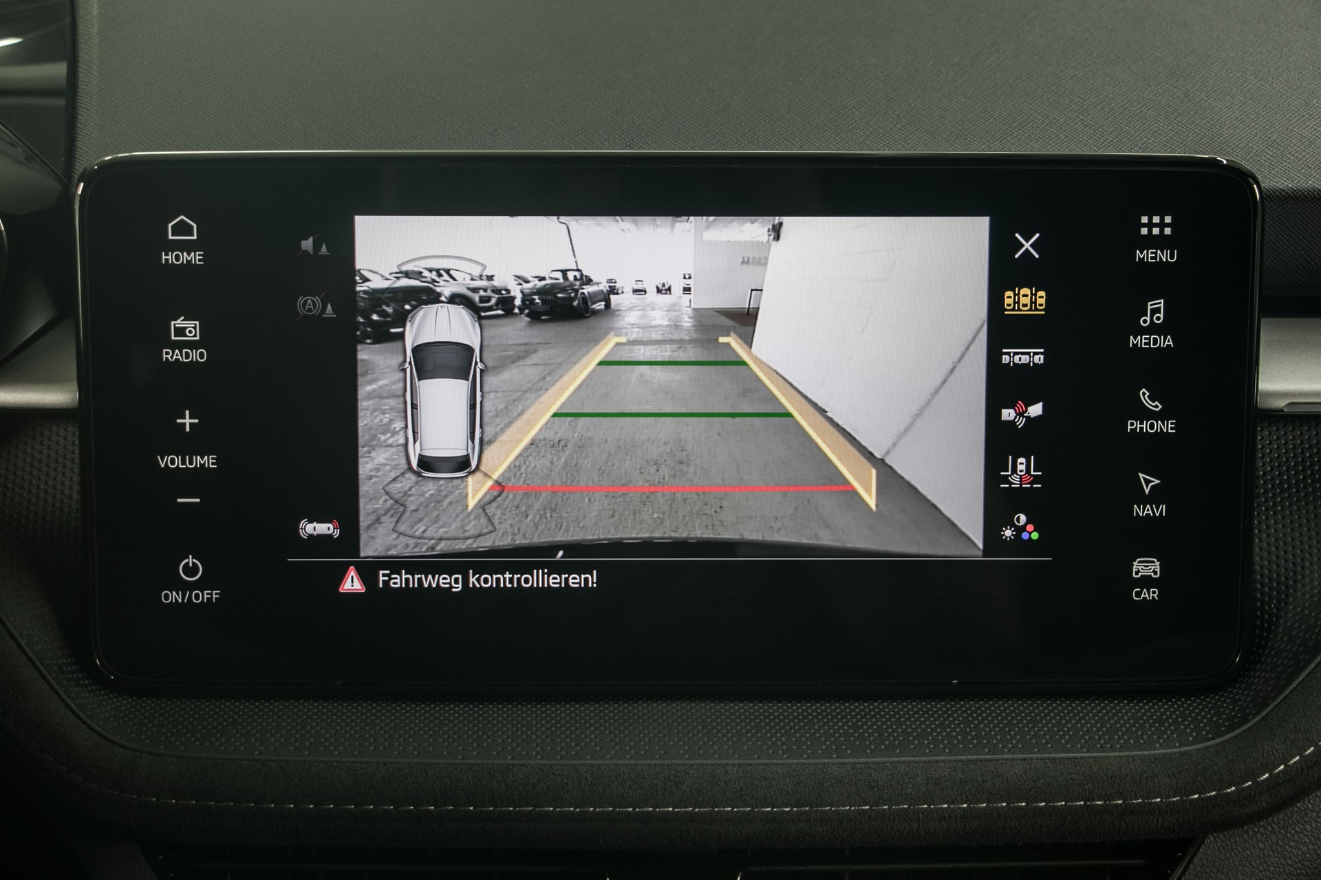 SKODA Fabia 1.5 TSI Dynamic DSG-image-8